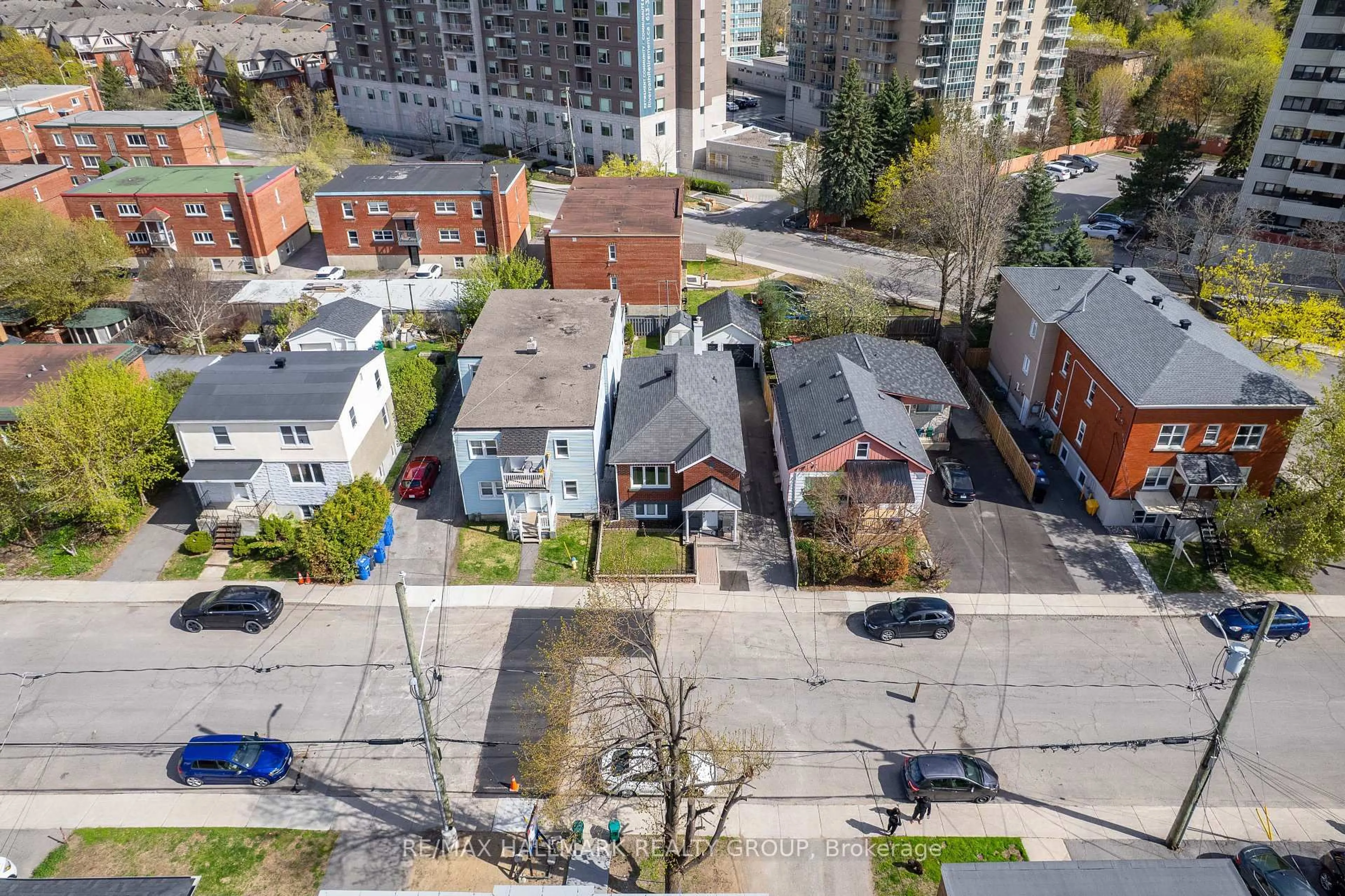 A pic from outside/outdoor area/front of a property/back of a property/a pic from drone, street for 74 Genest St, Ottawa Ontario K1L 7Z2
