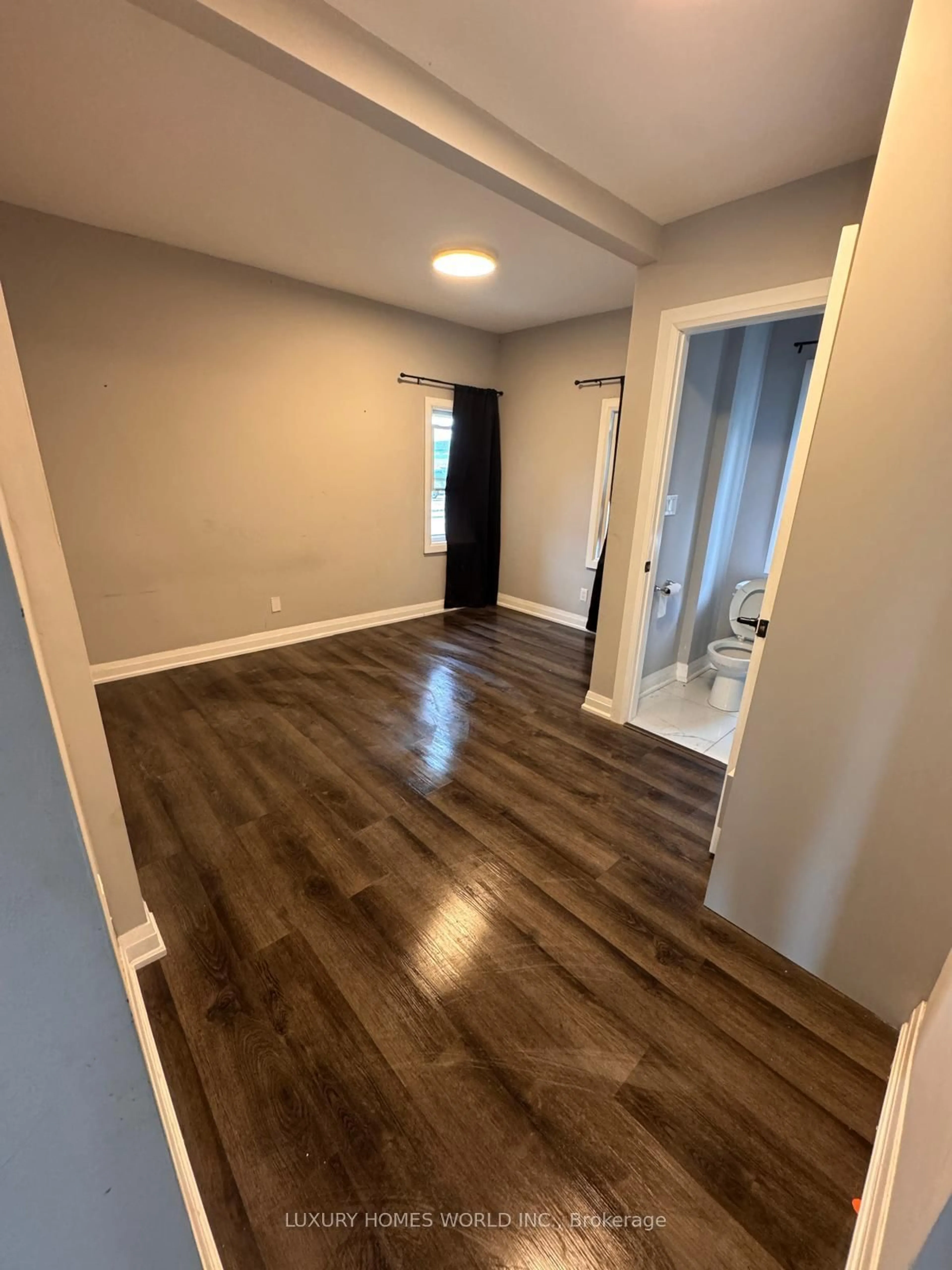 A pic of a room for 1343 Lillian Ave, Windsor Ontario N8X 4A4