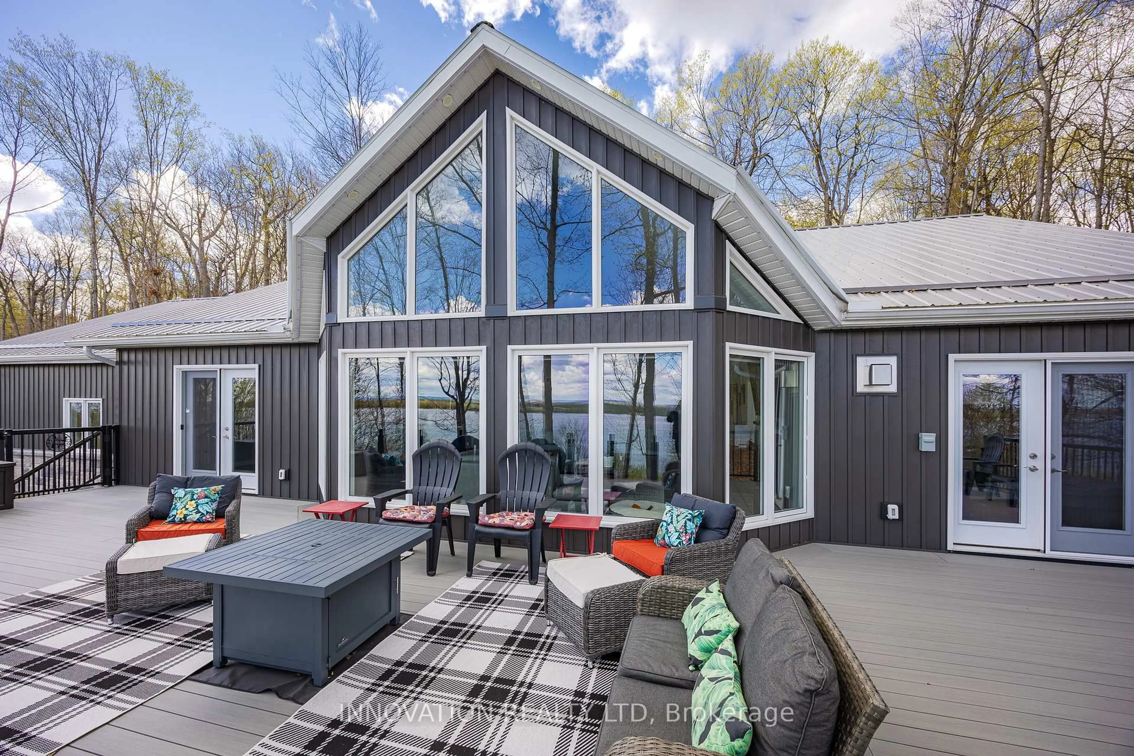 Patio, mountain view for 731 Usborne St, Braeside Ontario K0A 1G0