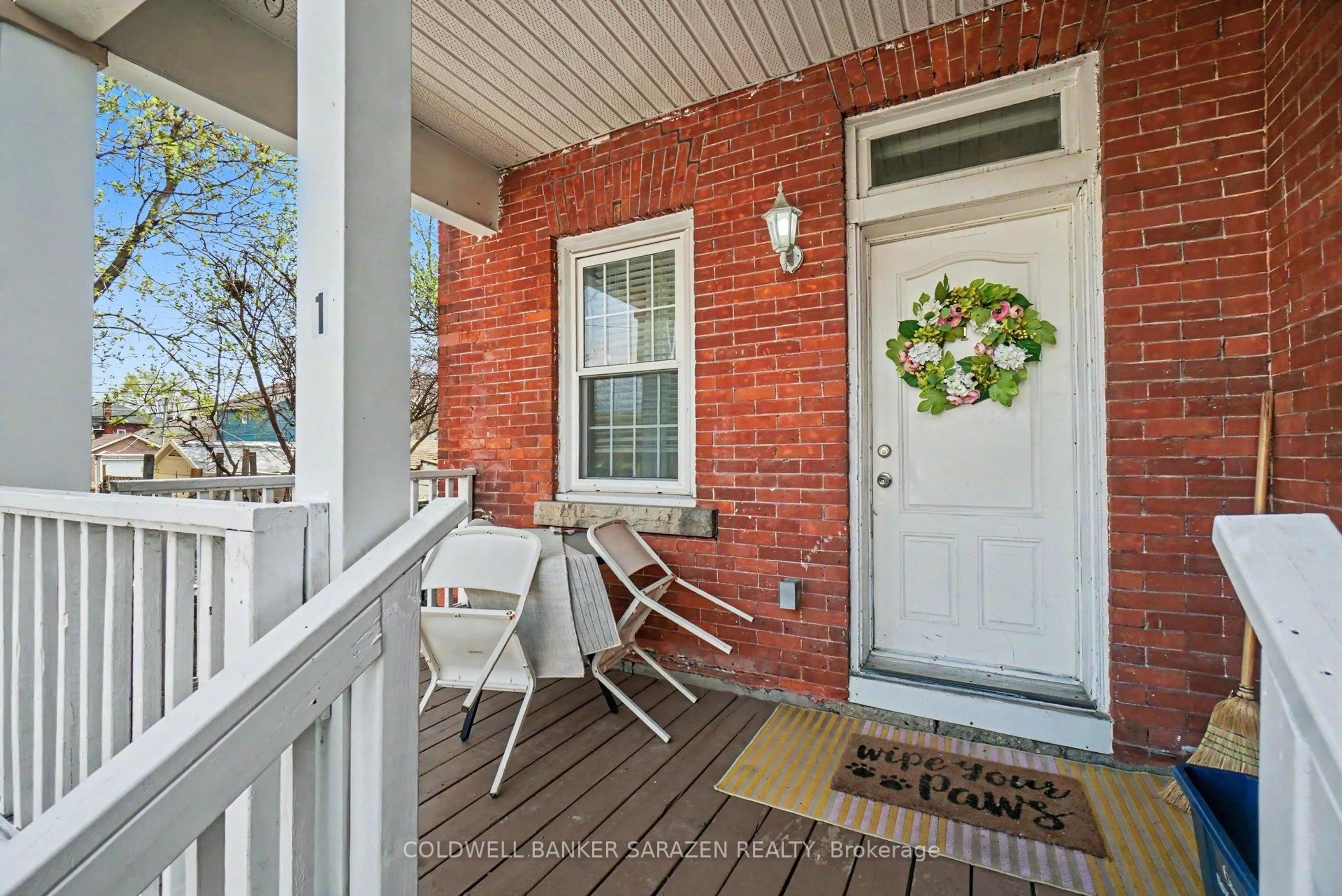 Indoor entryway for 1308 Shillington Ave, Ottawa Ontario K1Z 8A5
