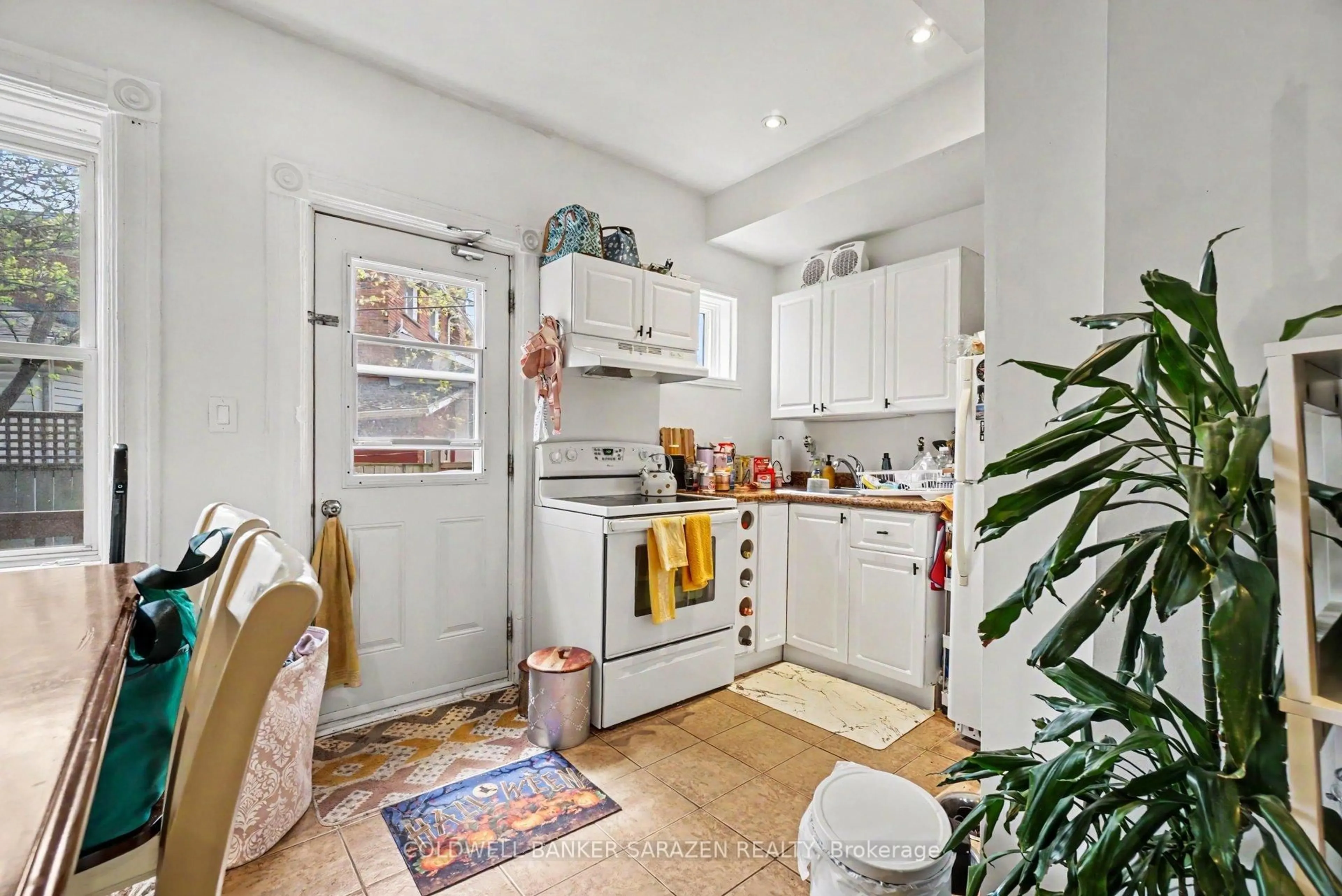 Standard kitchen, unknown for 1308 Shillington Ave, Ottawa Ontario K1Z 8A5