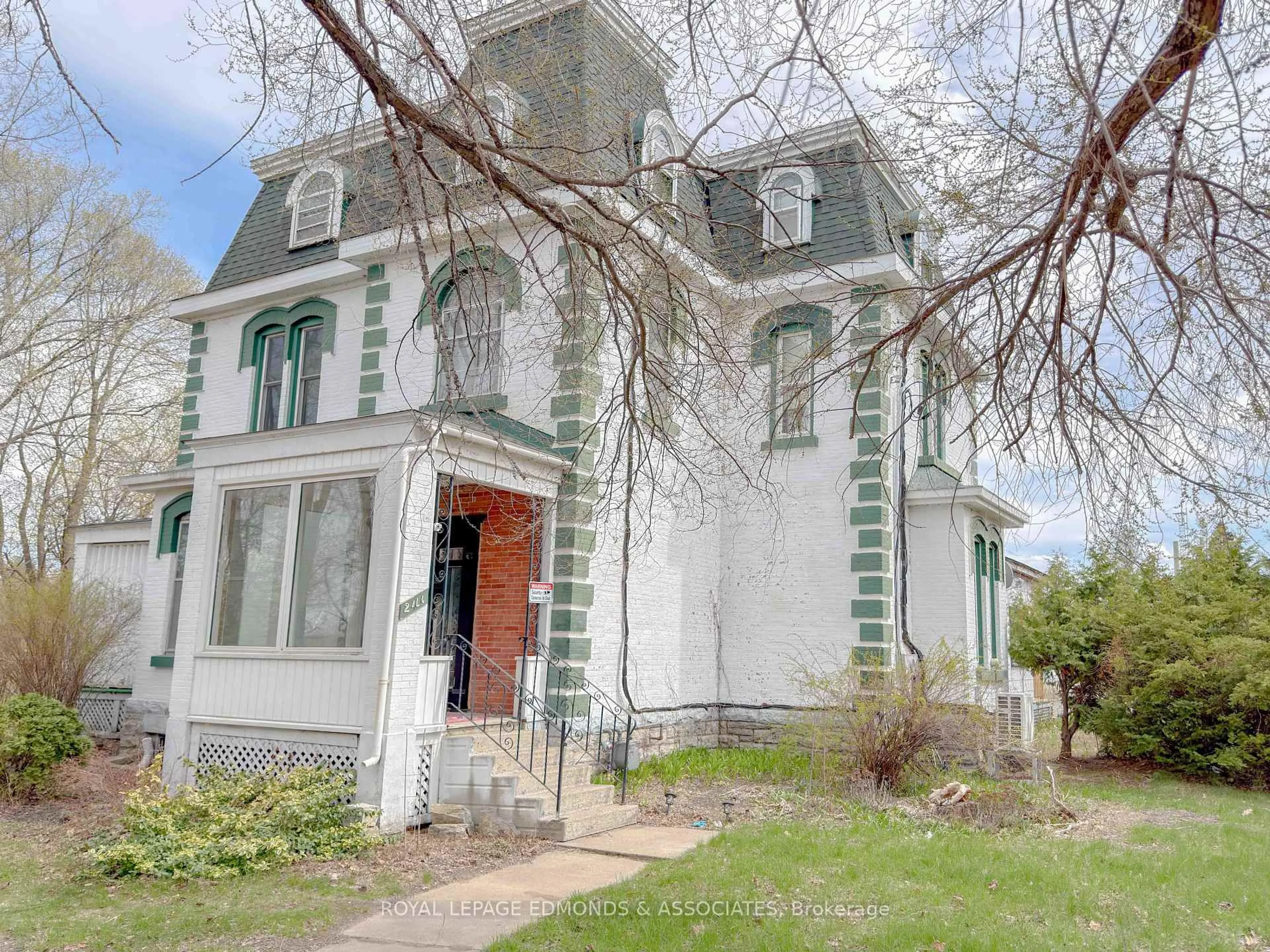 Unknown for 247 Victoria St, Pembroke Ontario K8A 4K5