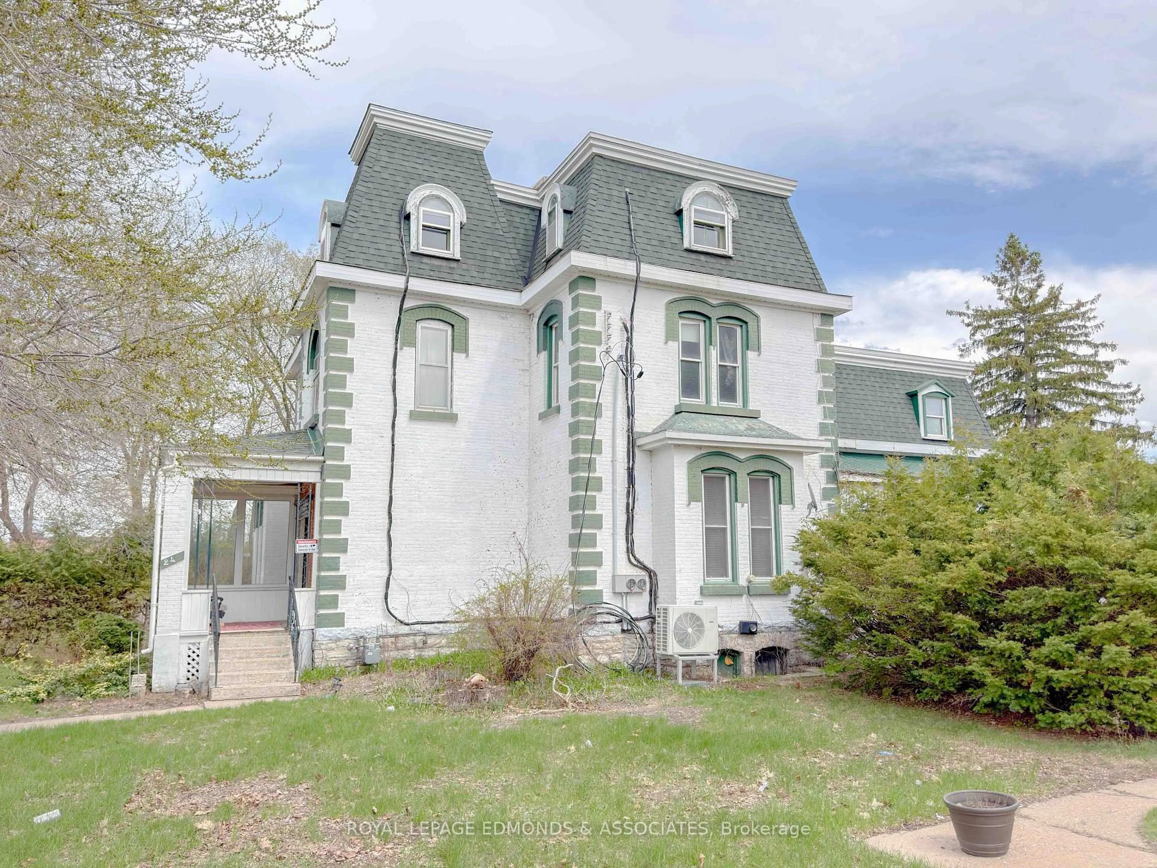 Unknown for 247 Victoria St, Pembroke Ontario K8A 4K5