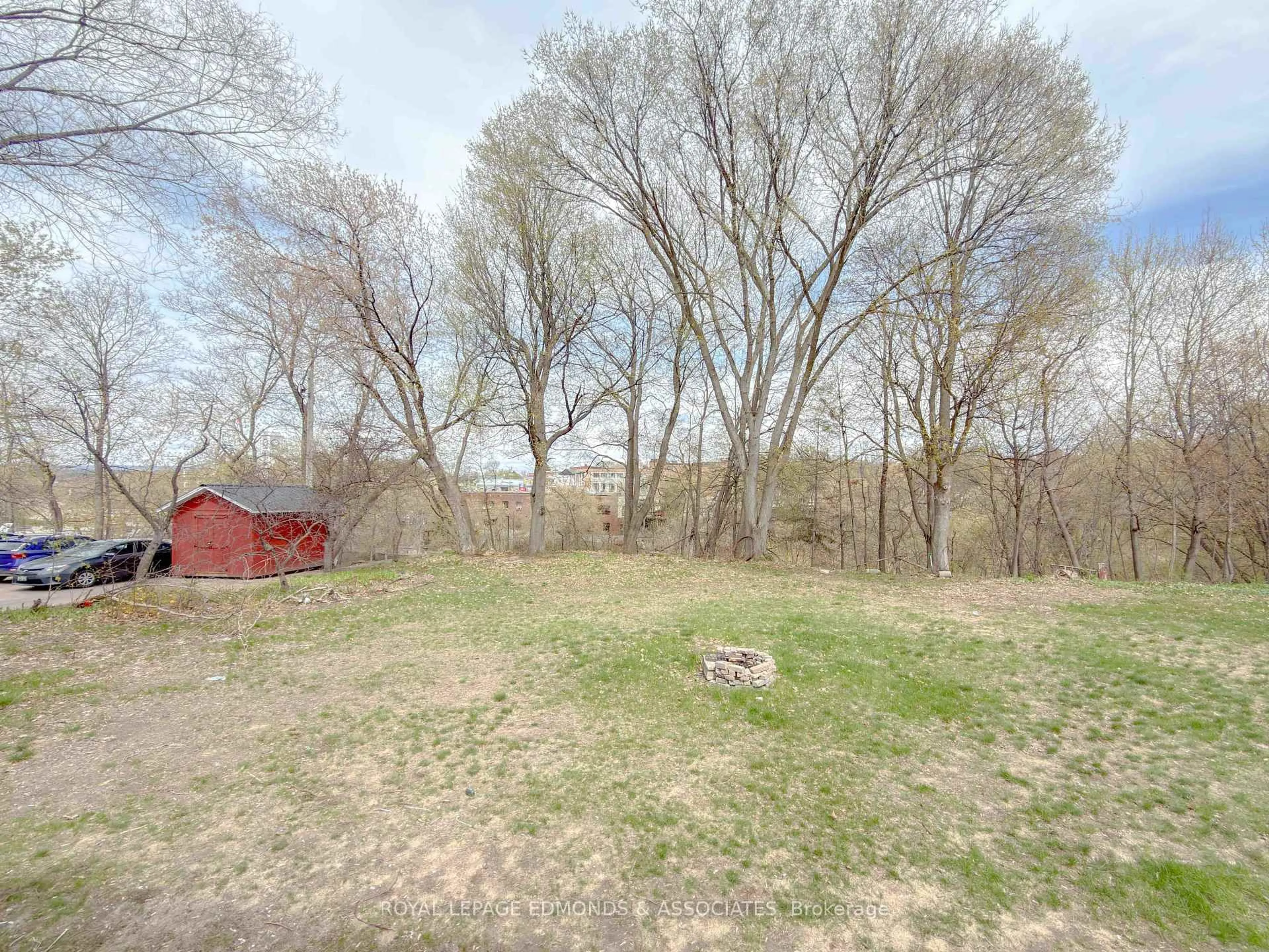 Shed for 247 Victoria St, Pembroke Ontario K8A 4K5