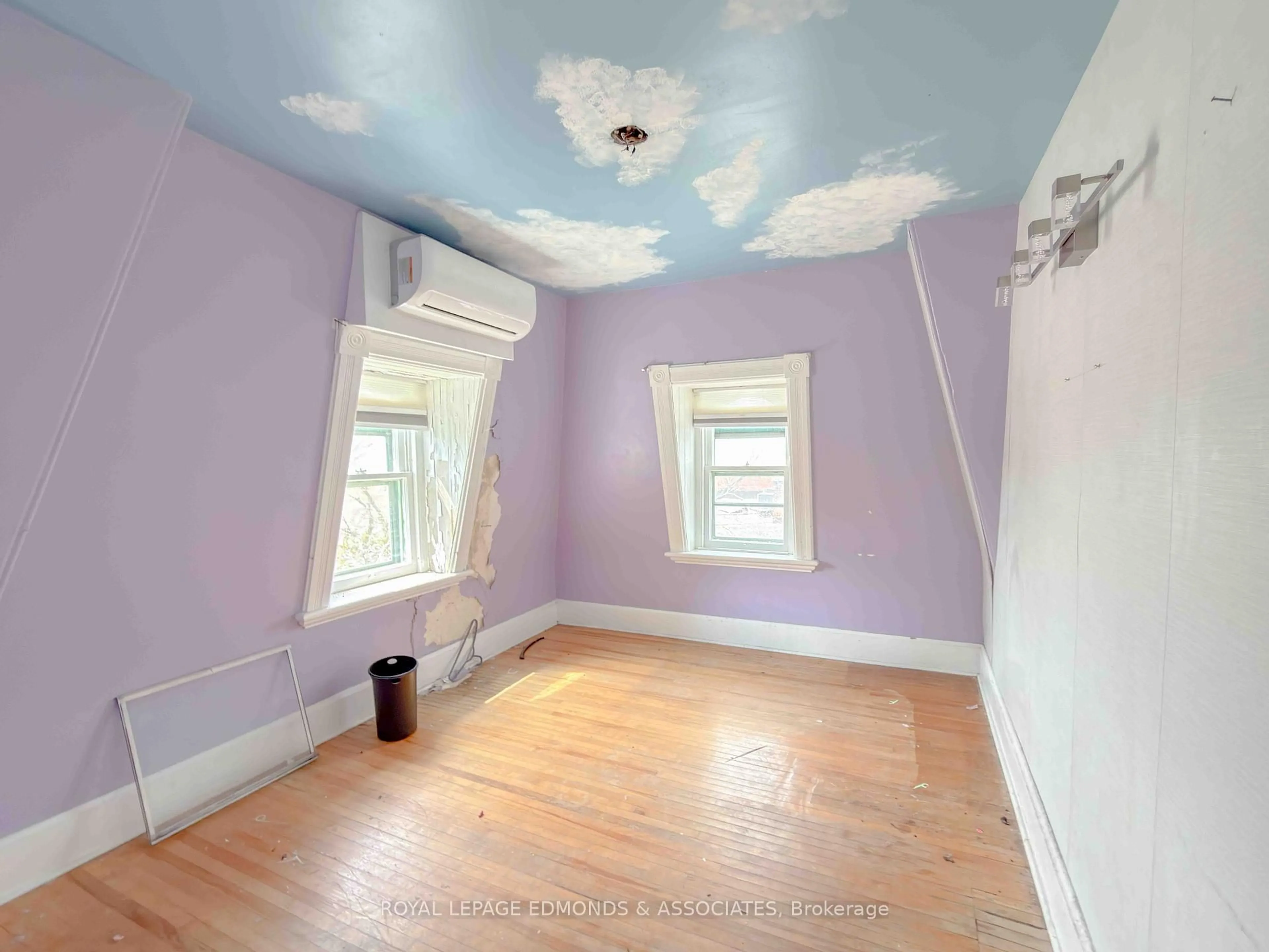 A pic of a room for 247 Victoria St, Pembroke Ontario K8A 4K5