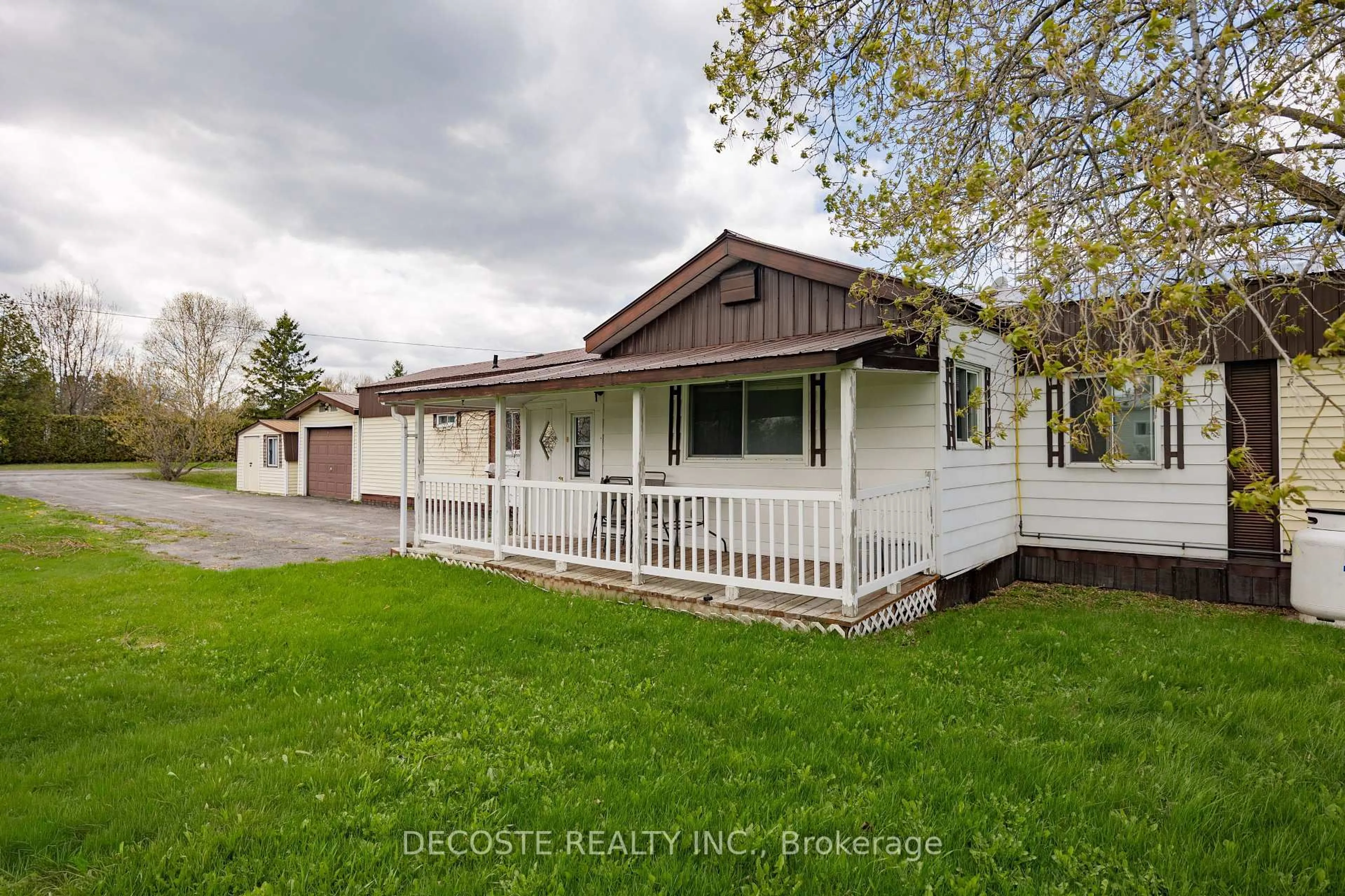 Home with vinyl exterior material, street for 3813 Jo Ann St, North Glengarry Ontario K0C 1A0