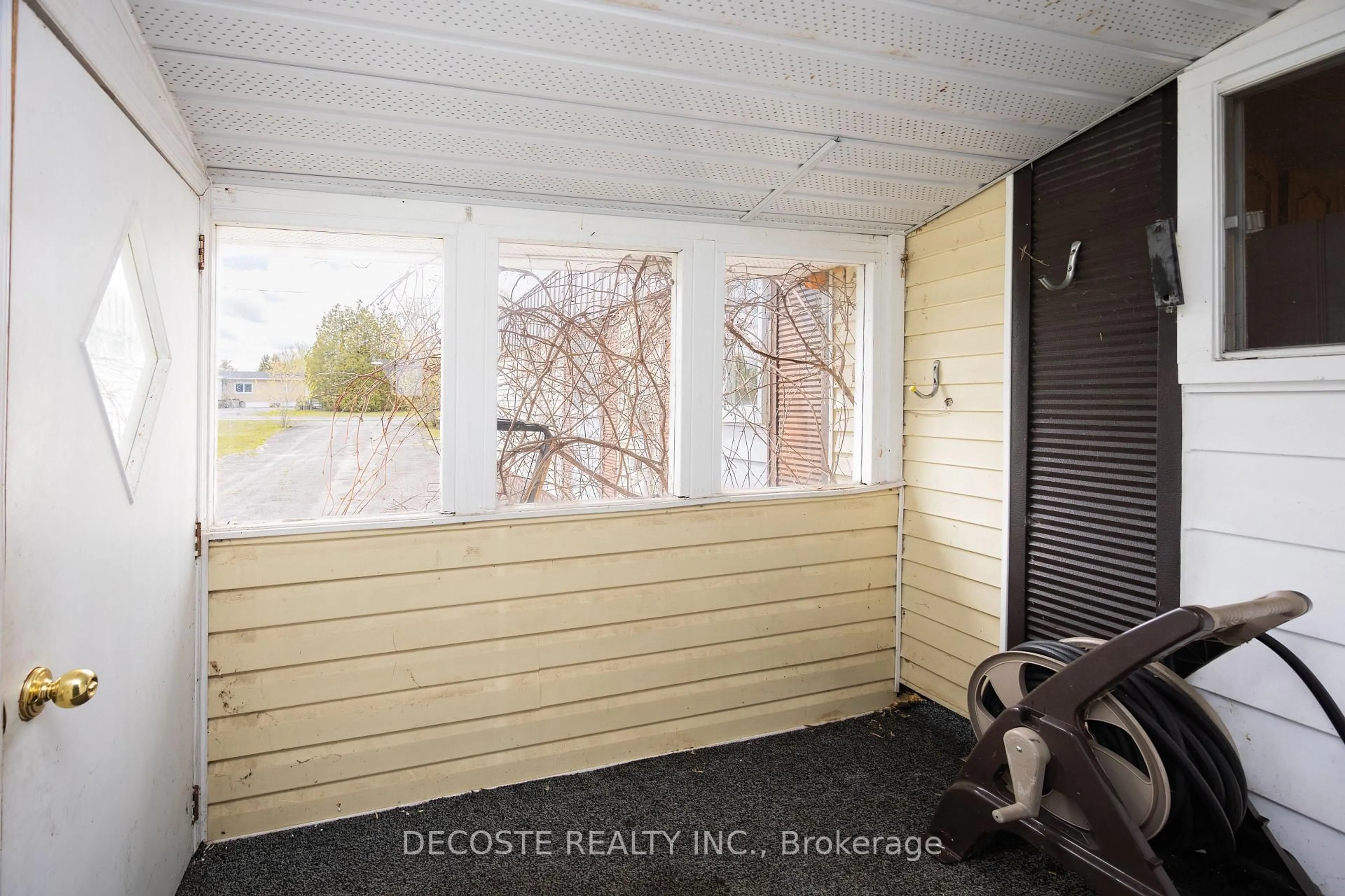 Indoor entryway for 3813 Jo Ann St, North Glengarry Ontario K0C 1A0