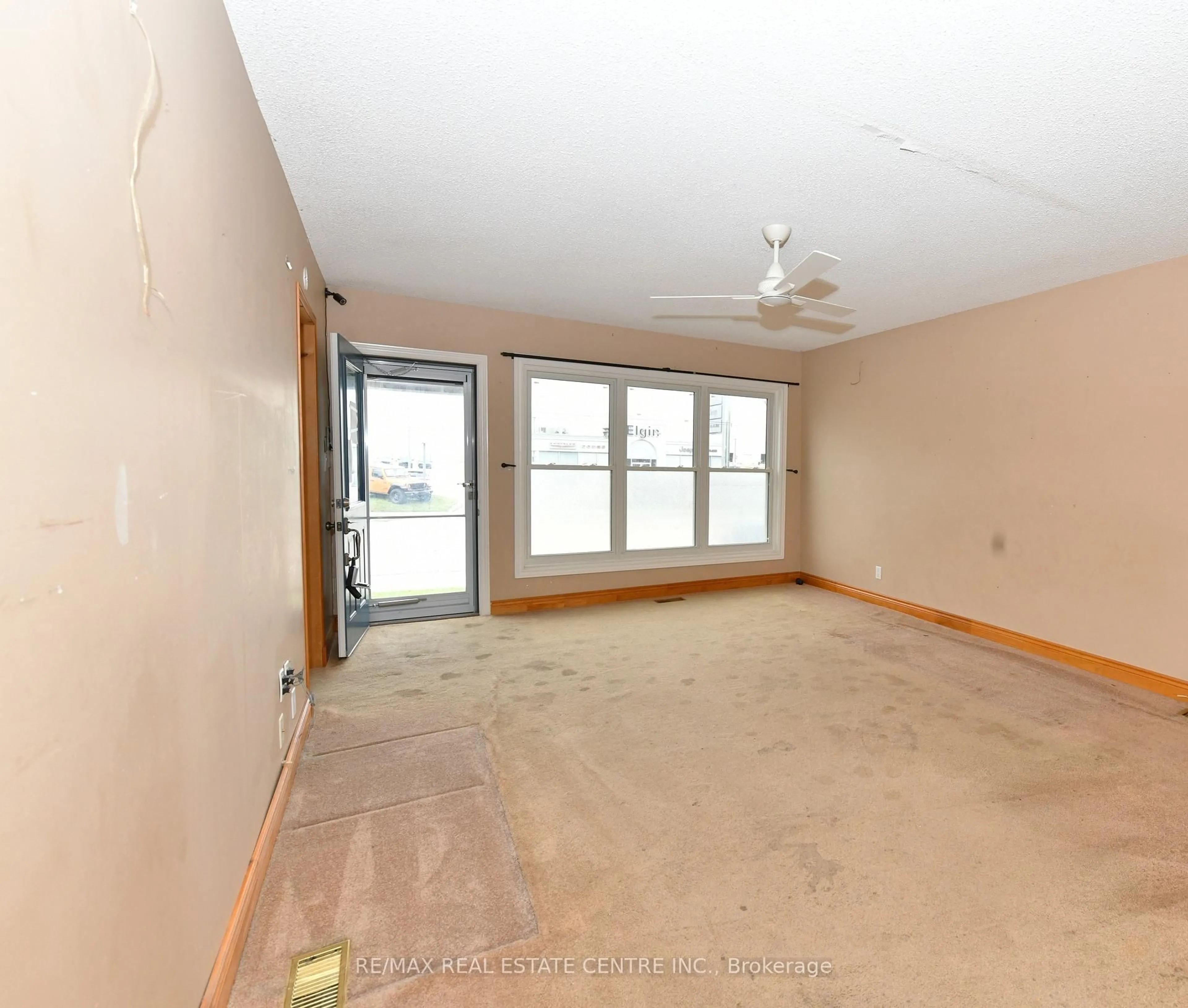 A pic of a room for 274 WELLINGTON St, St. Thomas Ontario N5R 2S8