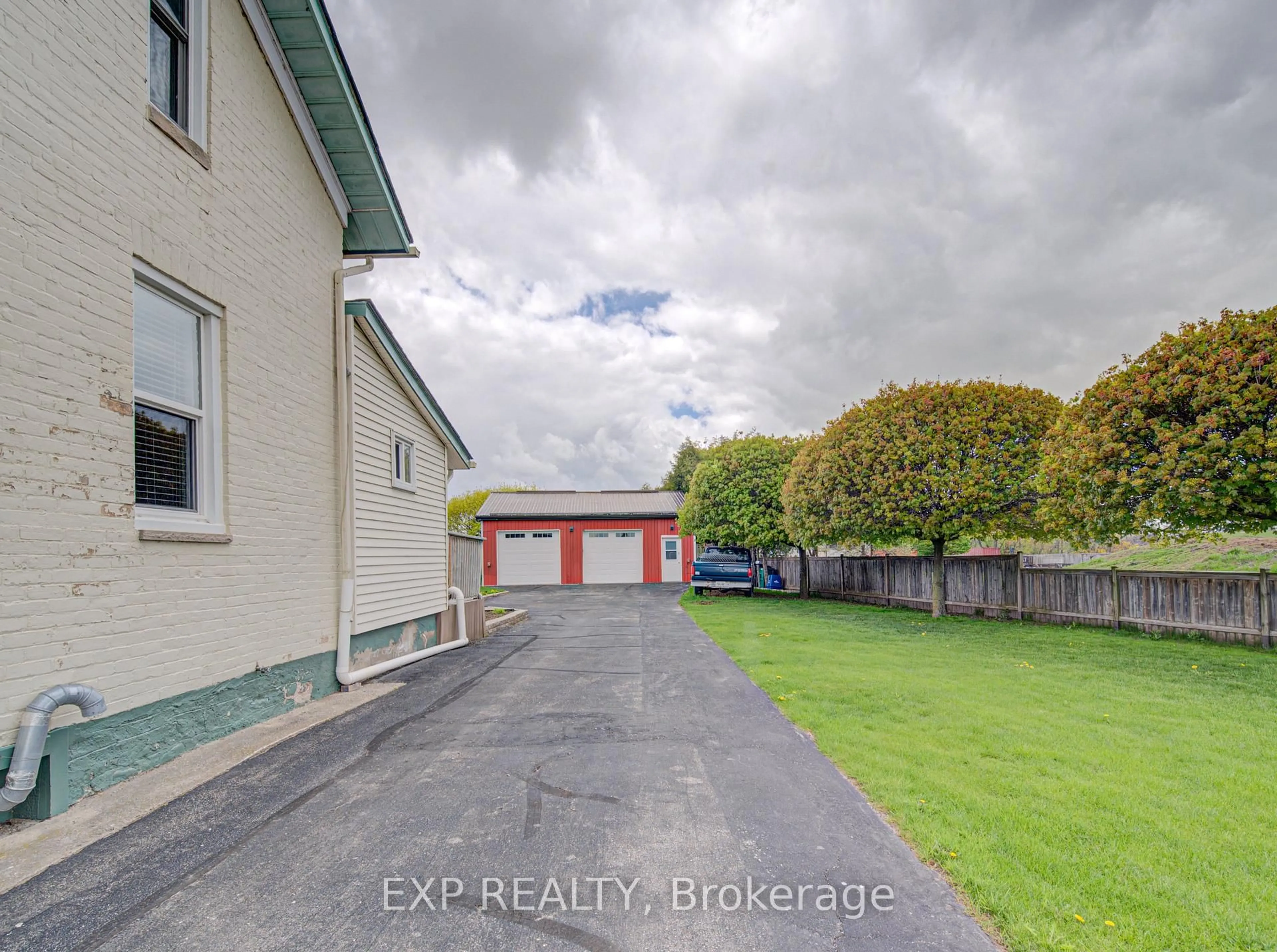 A pic from outside/outdoor area/front of a property/back of a property/a pic from drone, street for 5014 Fountain St, Woolwich Ontario N0B 1M0