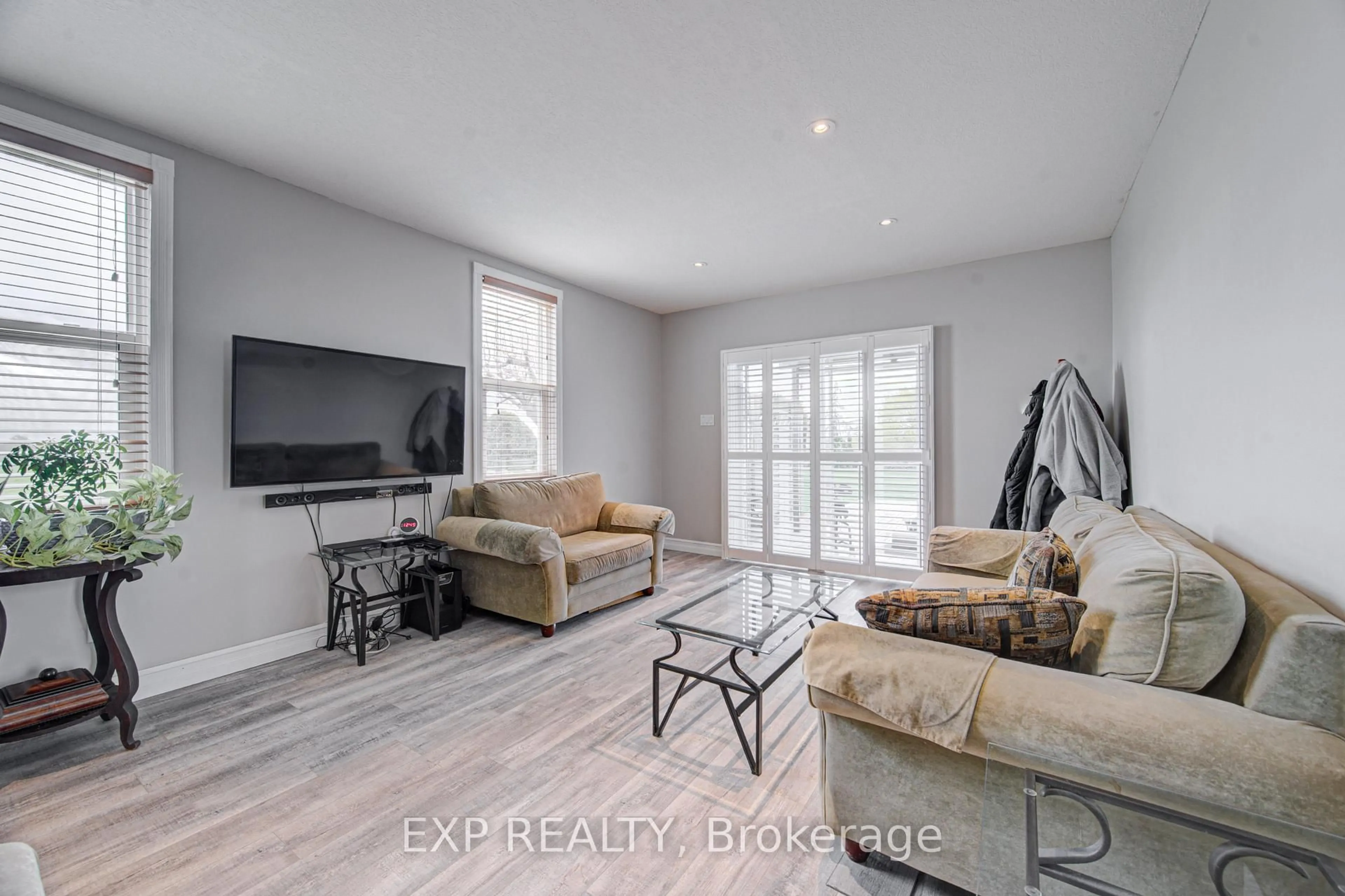 Living room with furniture, unknown for 5014 Fountain St, Woolwich Ontario N0B 1M0