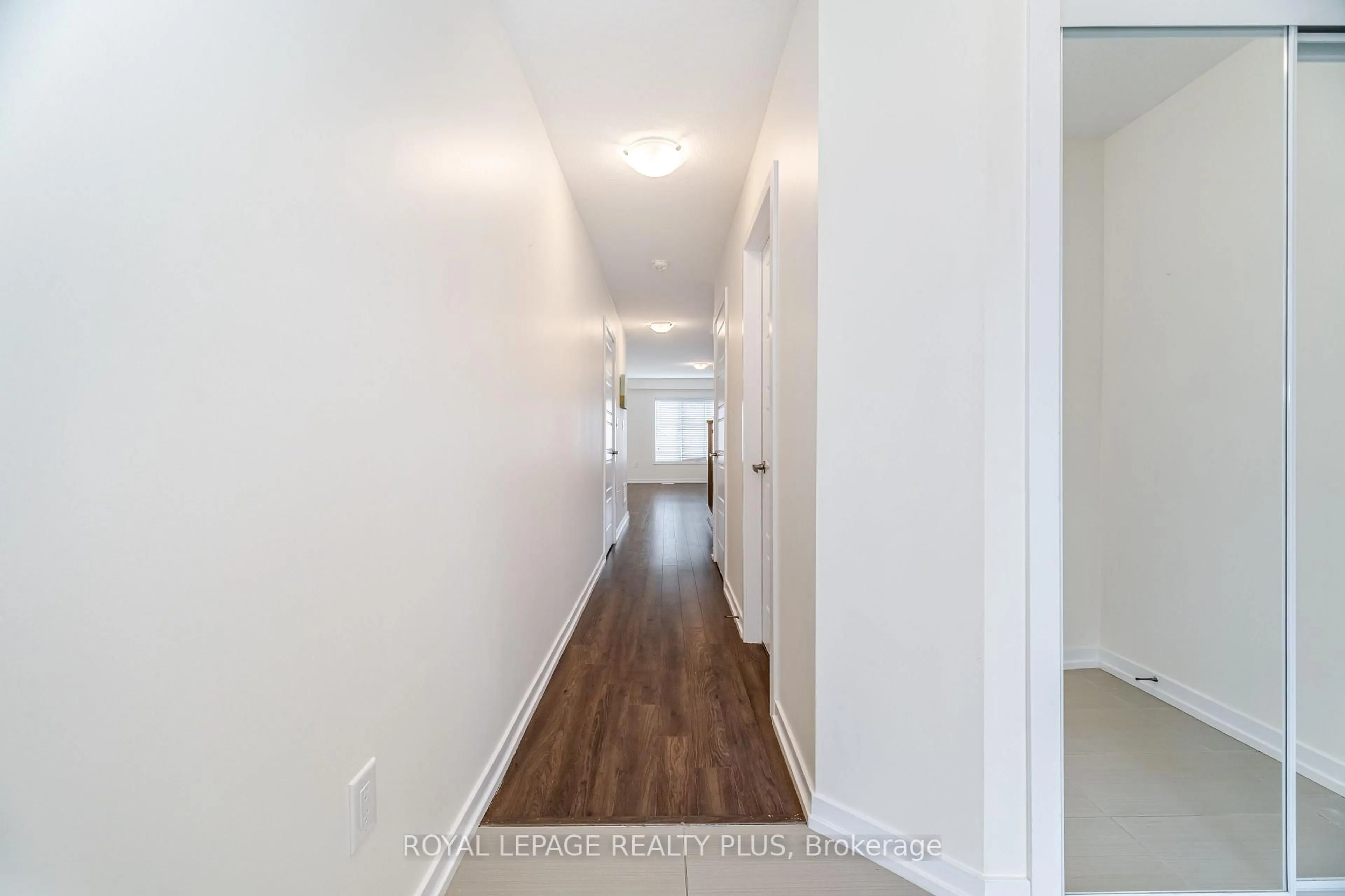 A pic of a room for 12 Pagebrook Cres, Hamilton Ontario L8J 0K7