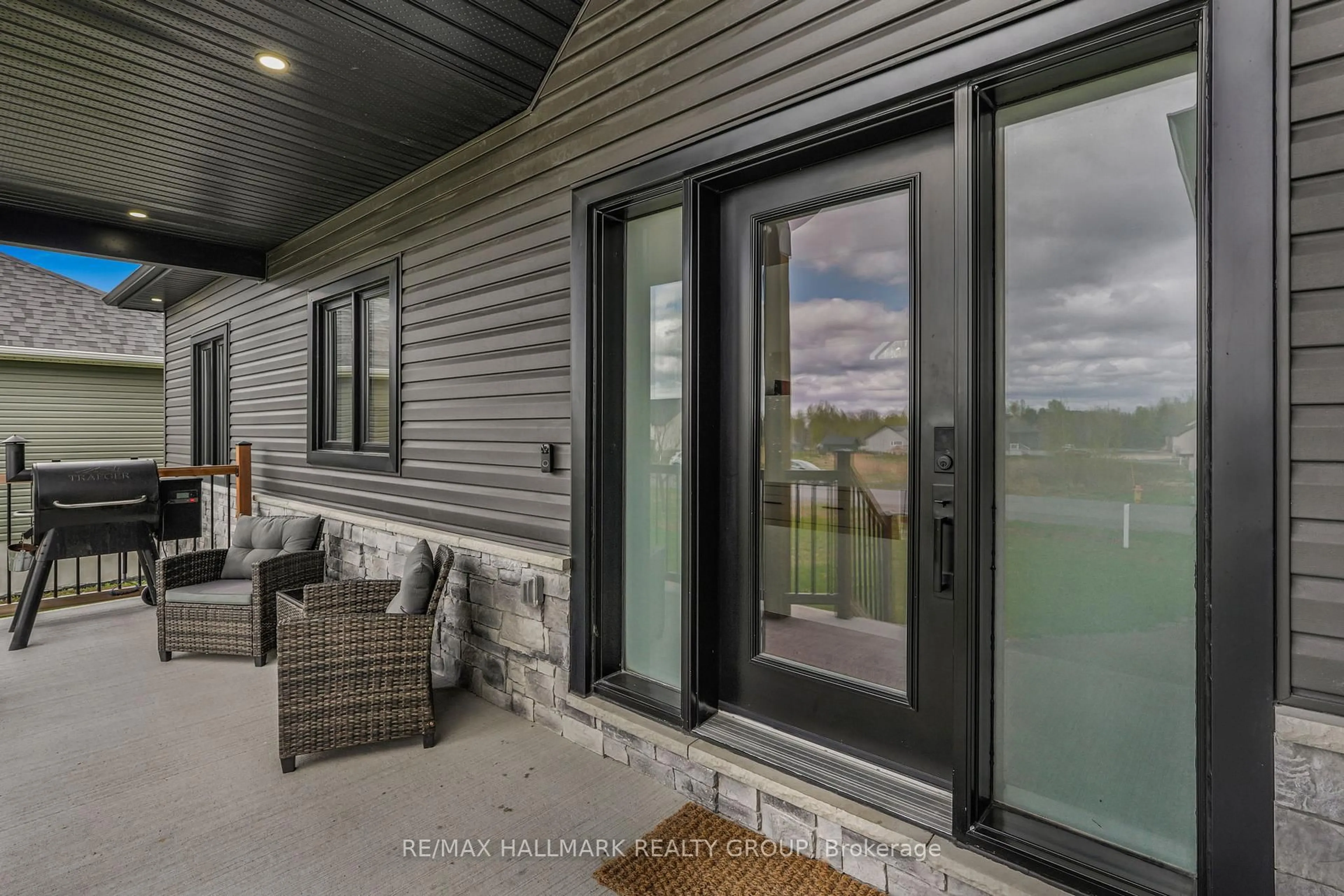 Indoor entryway for 254 ROXANNE St, Clarence-Rockland Ontario K0A 1N0