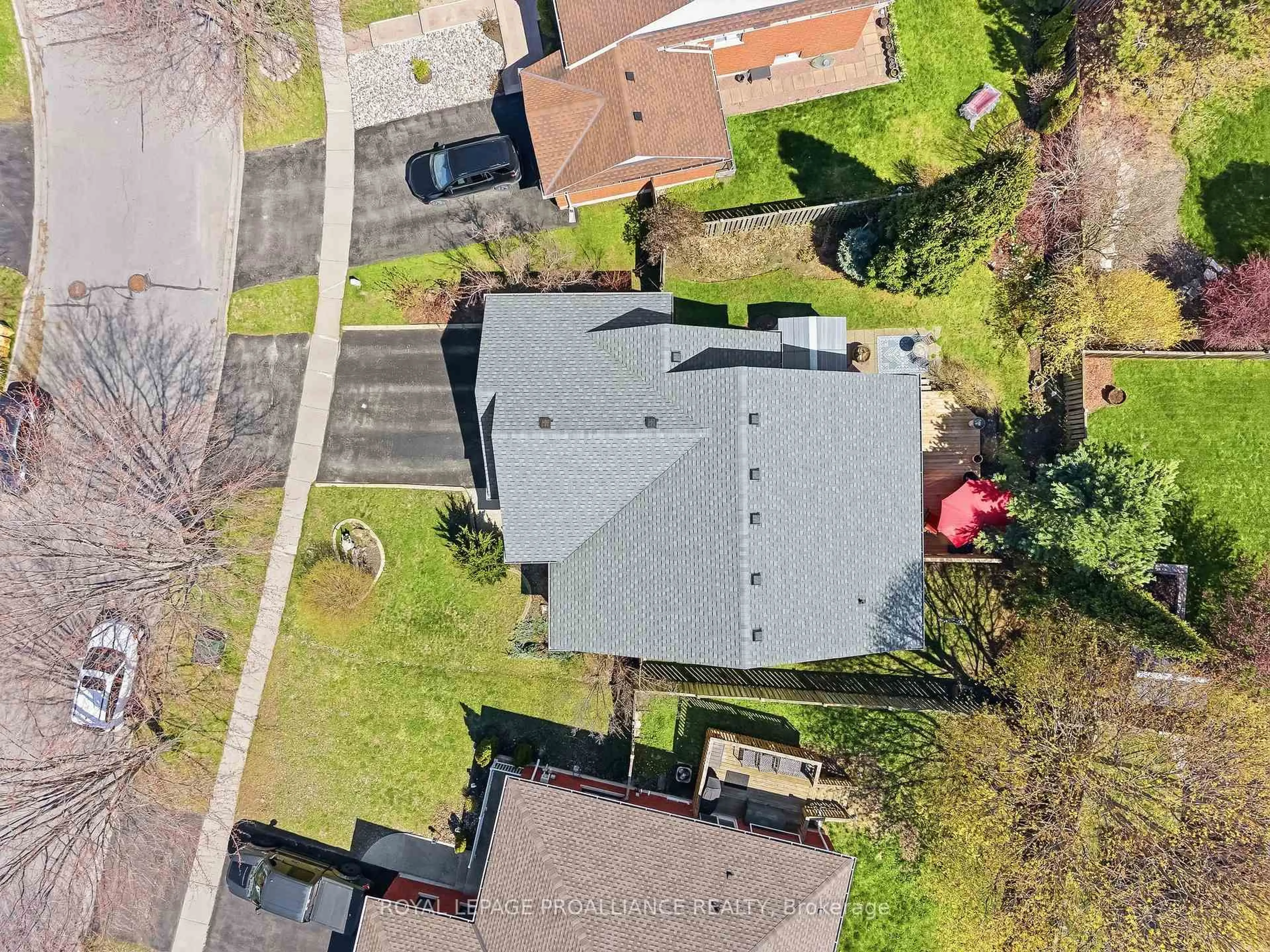 A pic from outside/outdoor area/front of a property/back of a property/a pic from drone, street for 854 Munson Cres, Cobourg Ontario K9A 5P2