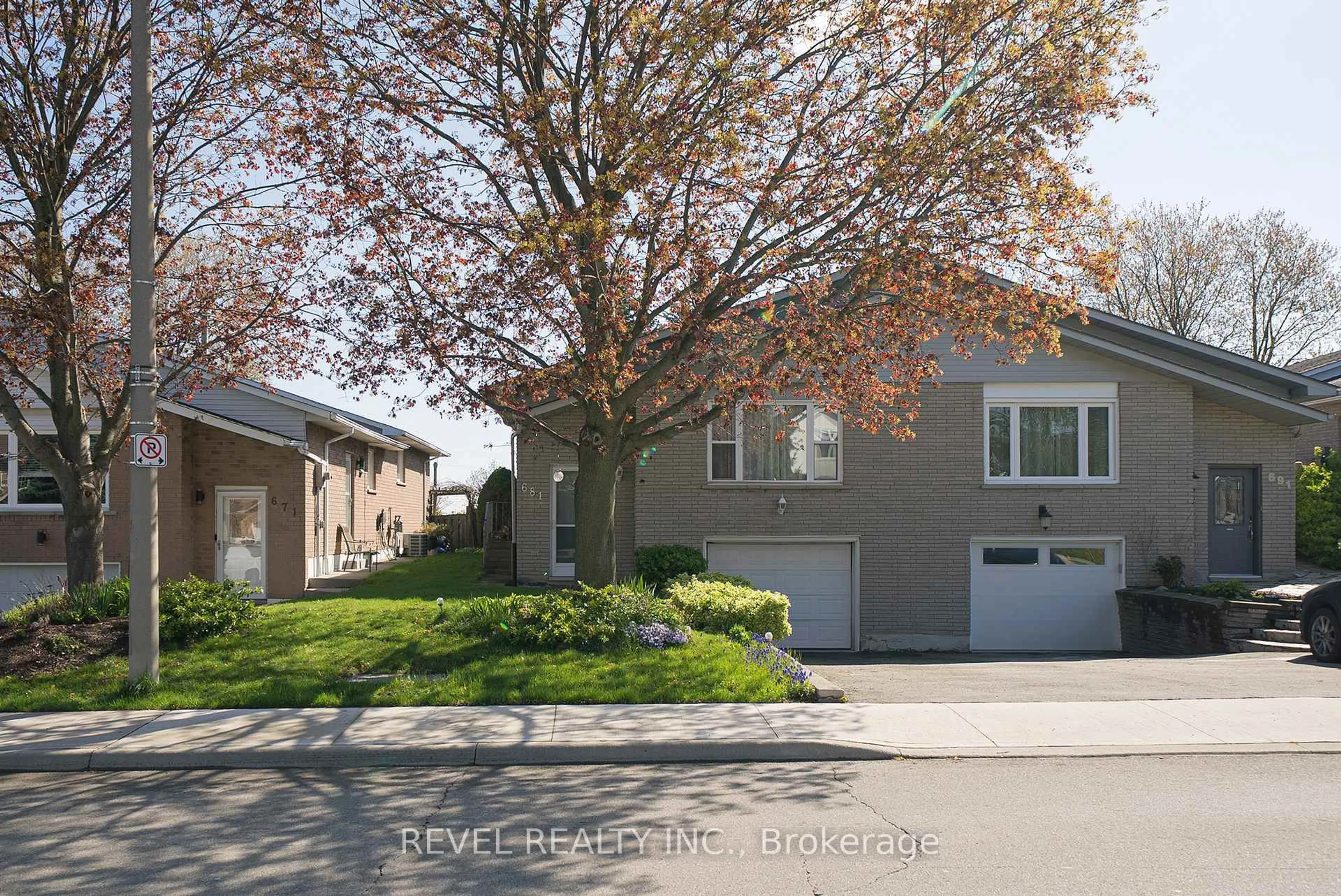 Home with vinyl exterior material, street for 681 Upper Horning Rd, Hamilton Ontario L9C 7R3