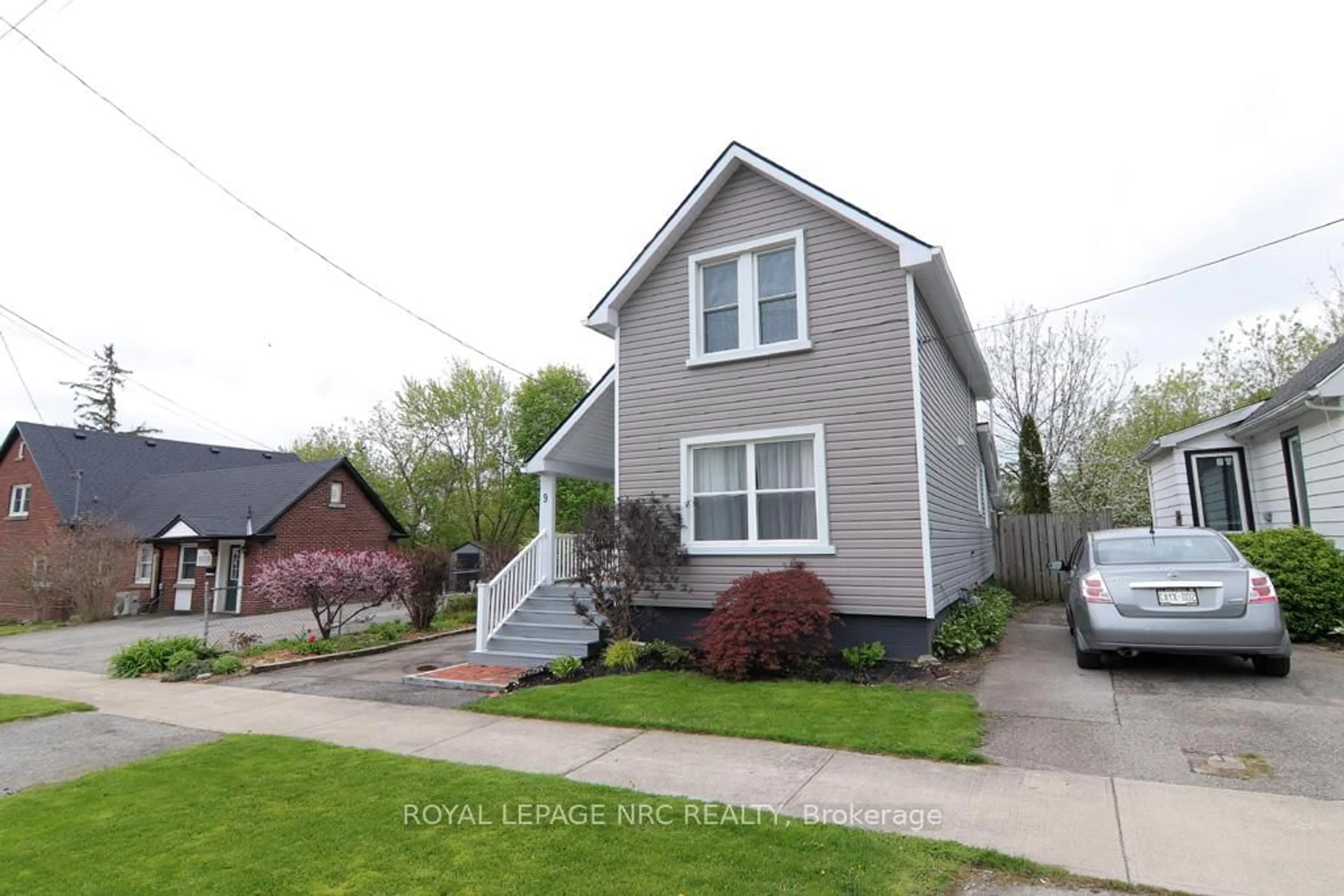 Home with vinyl exterior material, street for 9 Phipps St, Fort Erie Ontario L2A 2V1