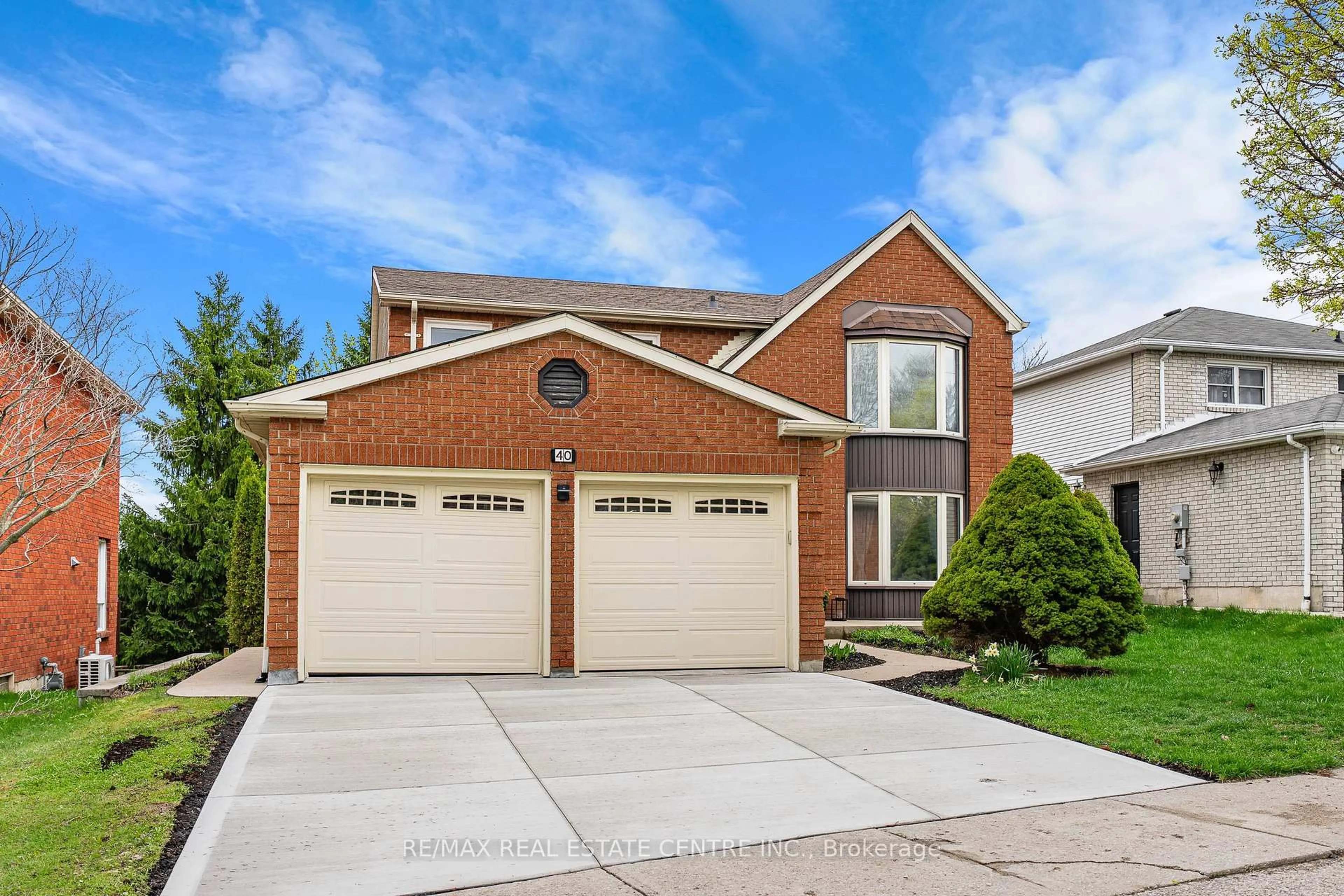 Home with brick exterior material, street for 40 Old Maple Lane, Kitchener Ontario N2N 2L2