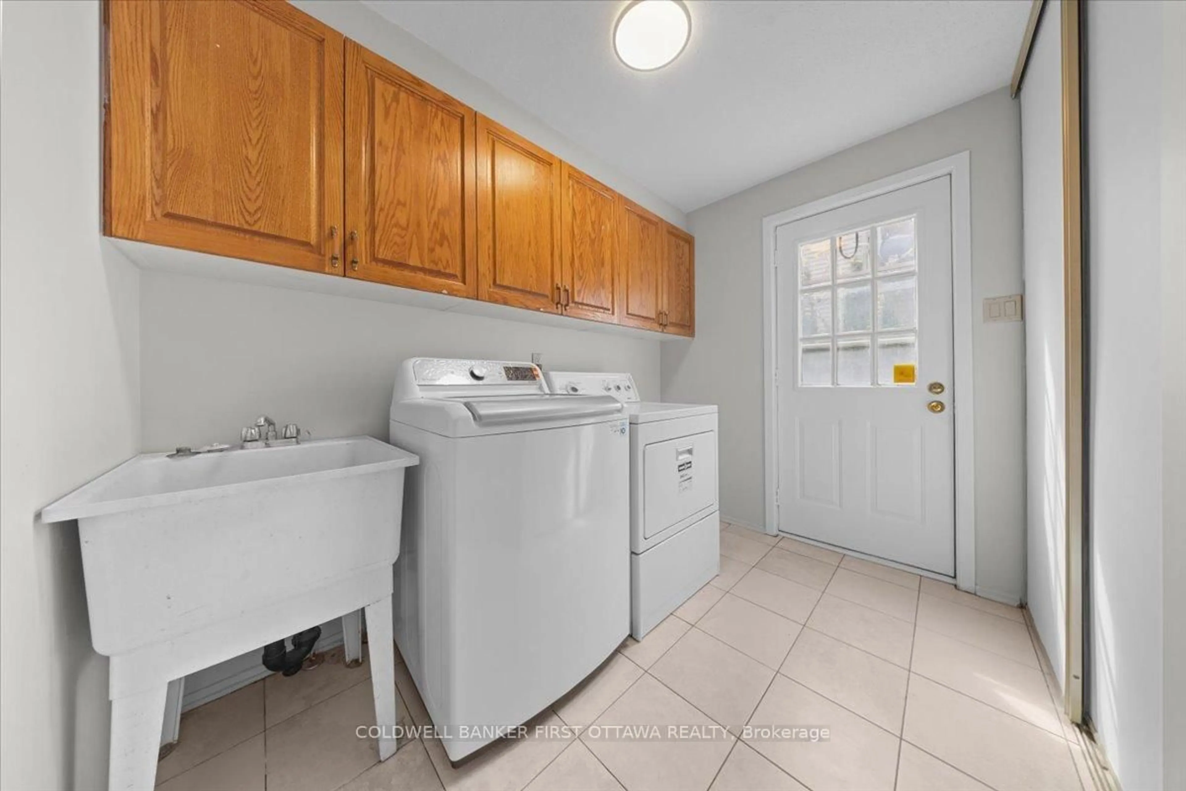Laundry room for 1841 Thistleleaf Cres, Ottawa Ontario K1C 5W8