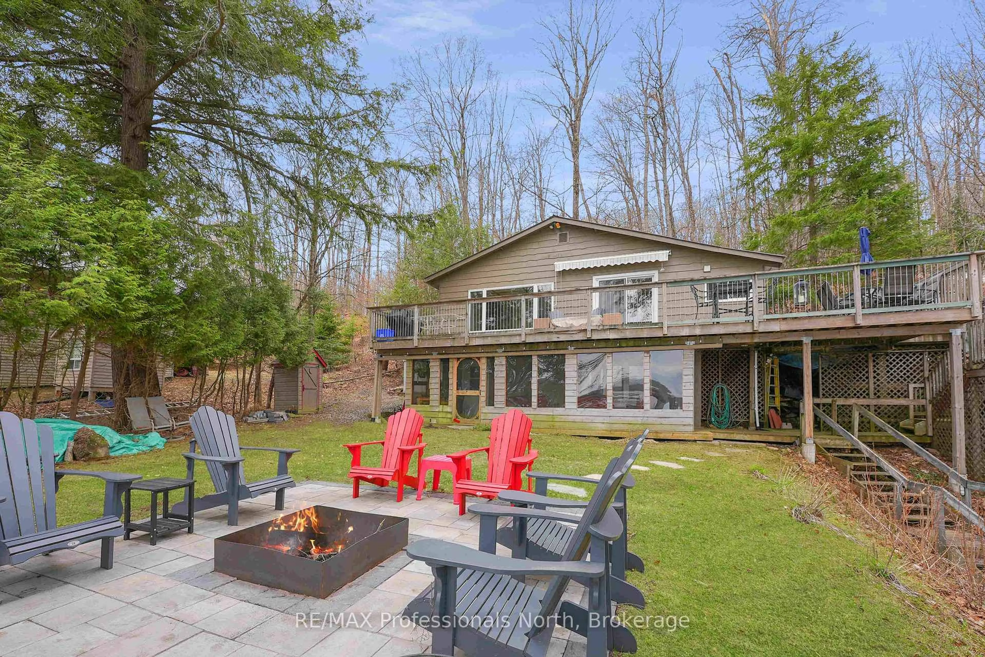 Patio, water/lake/river/ocean view for 1110 Miskwabi Lake Rd, Dysart et al Ontario K0M 1S0