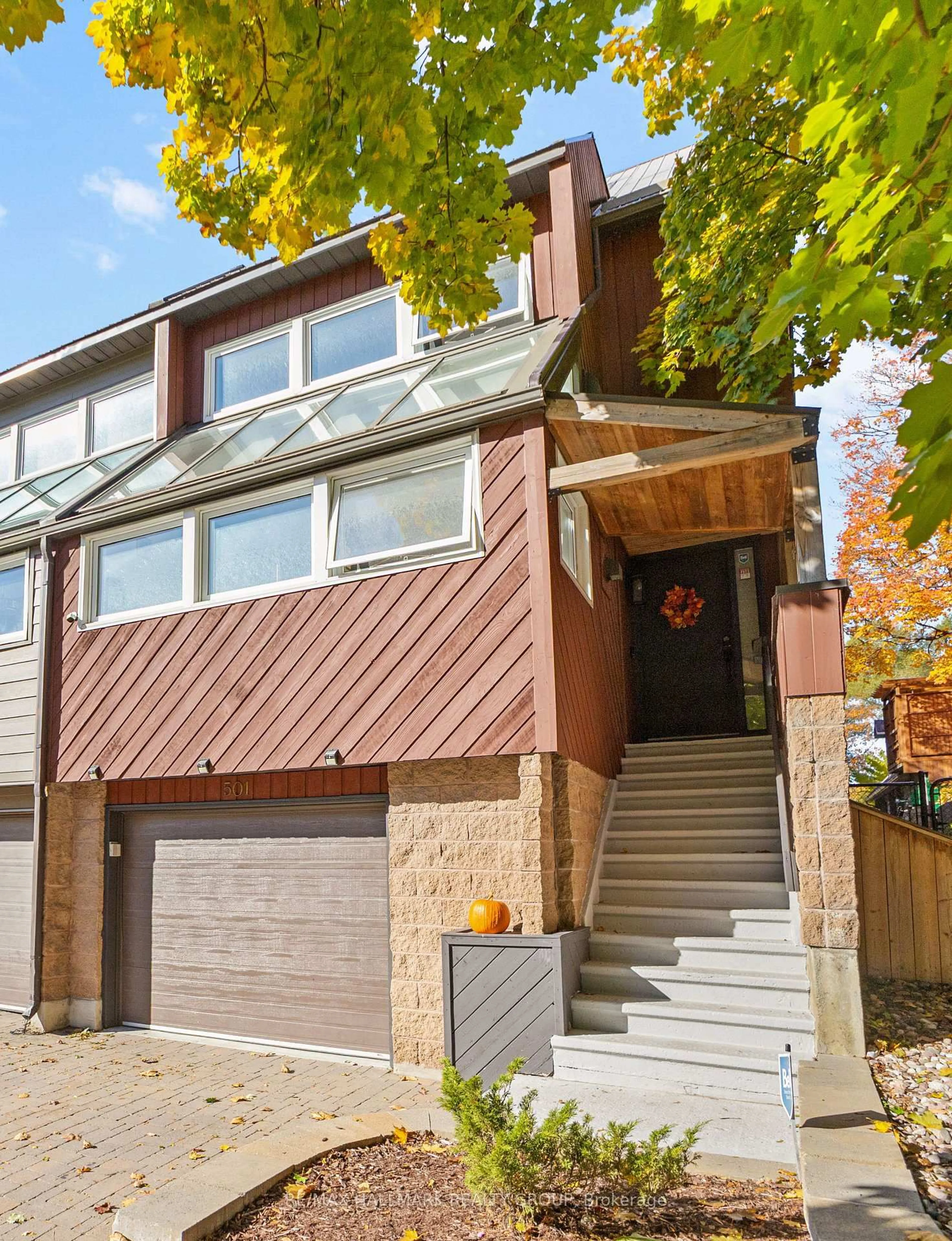 Home with brick exterior material, street for 501 Wilbrod St, Ottawa Ontario K1N 5R4