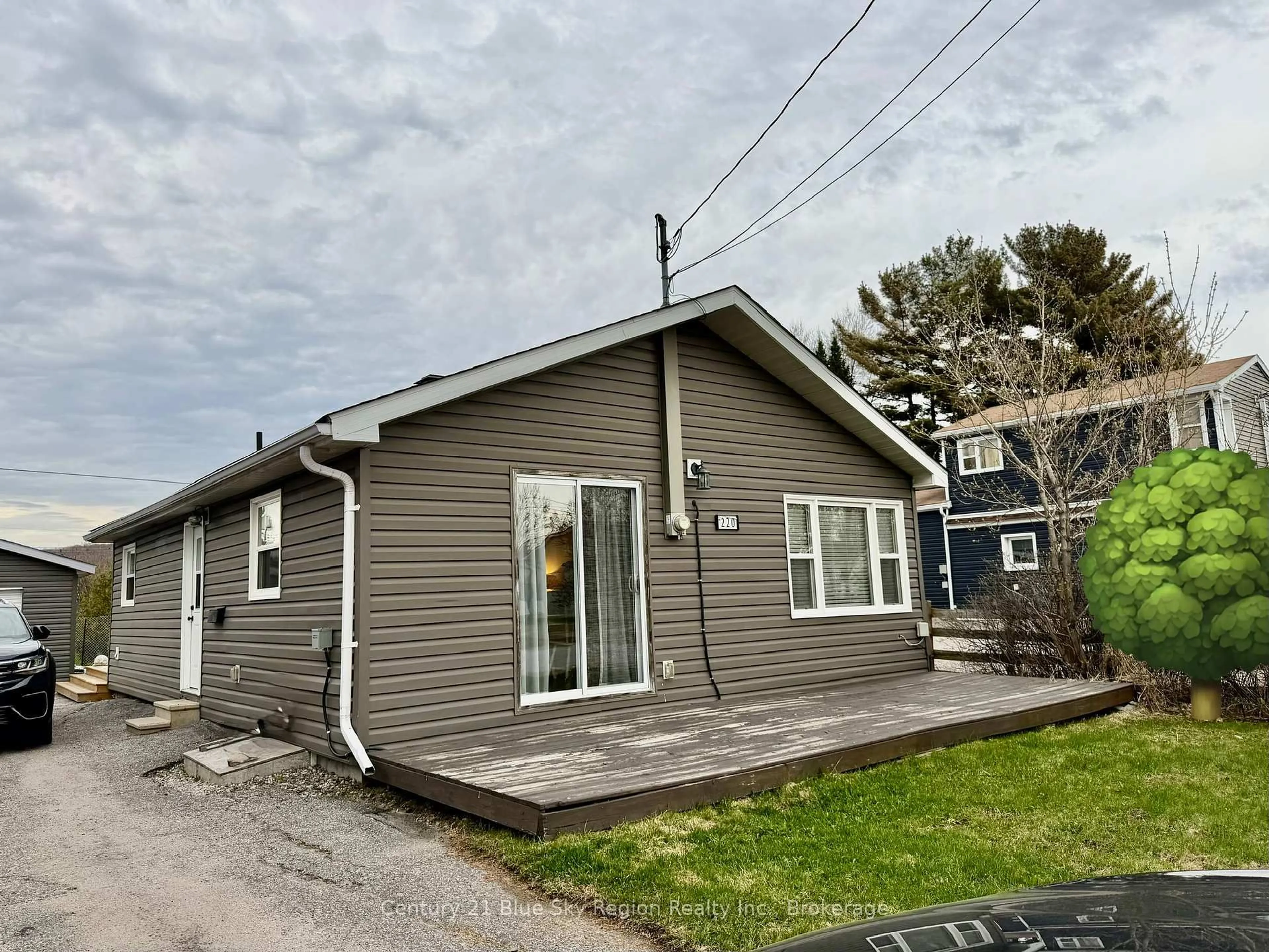 A pic from outside/outdoor area/front of a property/back of a property/a pic from drone, street for 220 Gould Ave, North Bay Ontario P1B 7C7