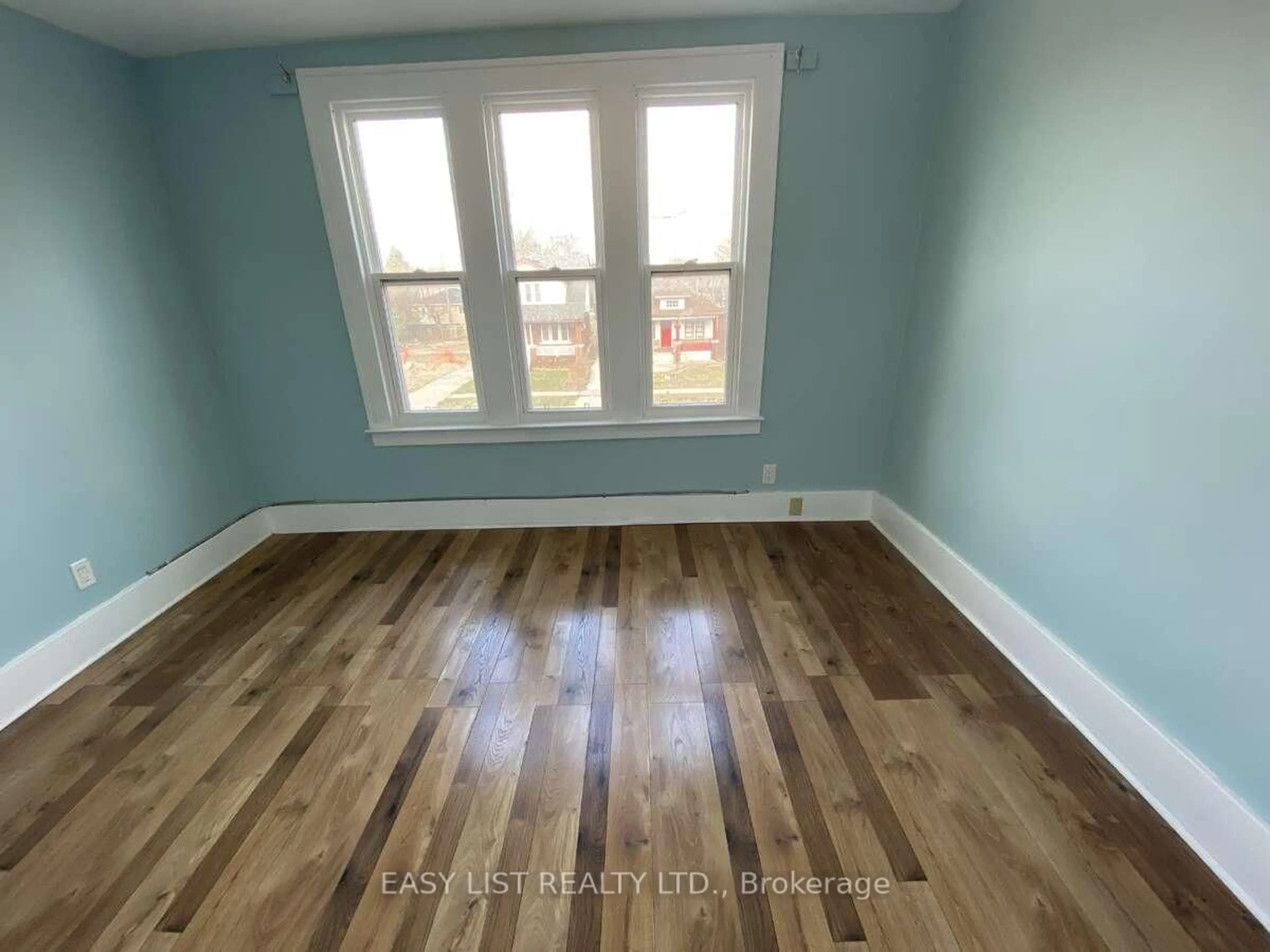 A pic of a room for 731-733 Partington Ave, Windsor Ontario N9B 2N6