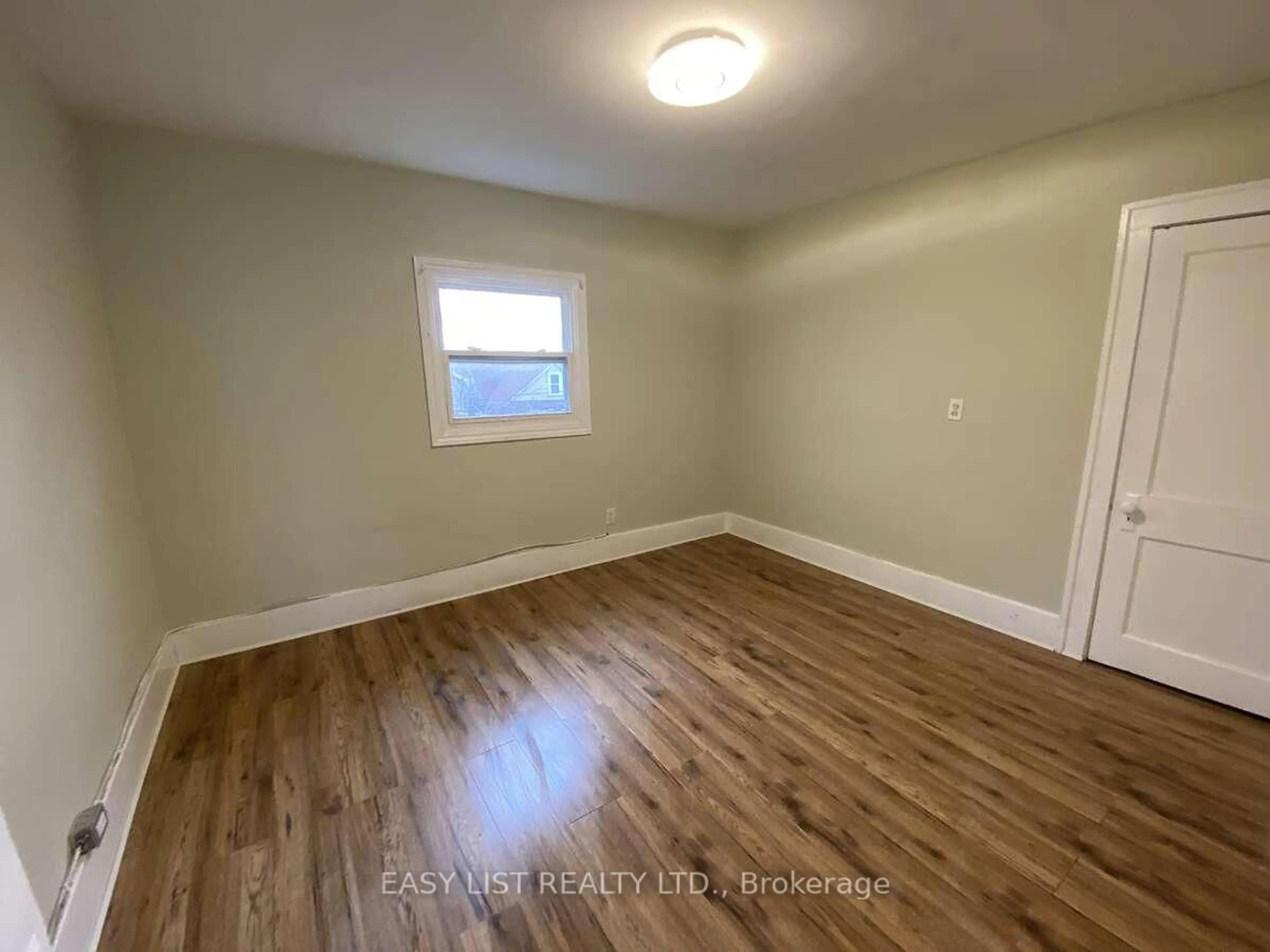 A pic of a room for 731-733 Partington Ave, Windsor Ontario N9B 2N6
