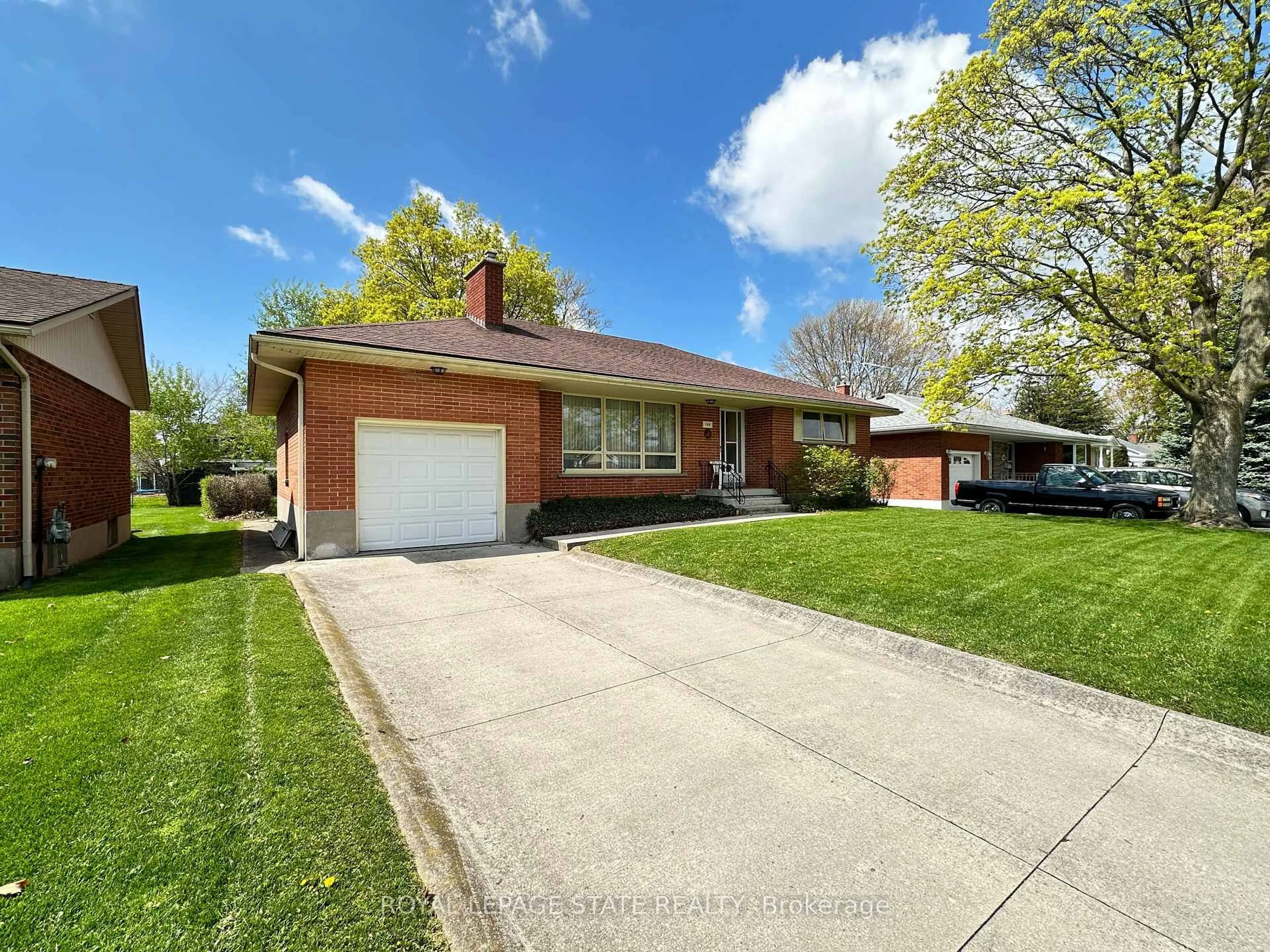 Home with brick exterior material, street for 130 Gardiner Ave, Haldimand Ontario N1A 1A8