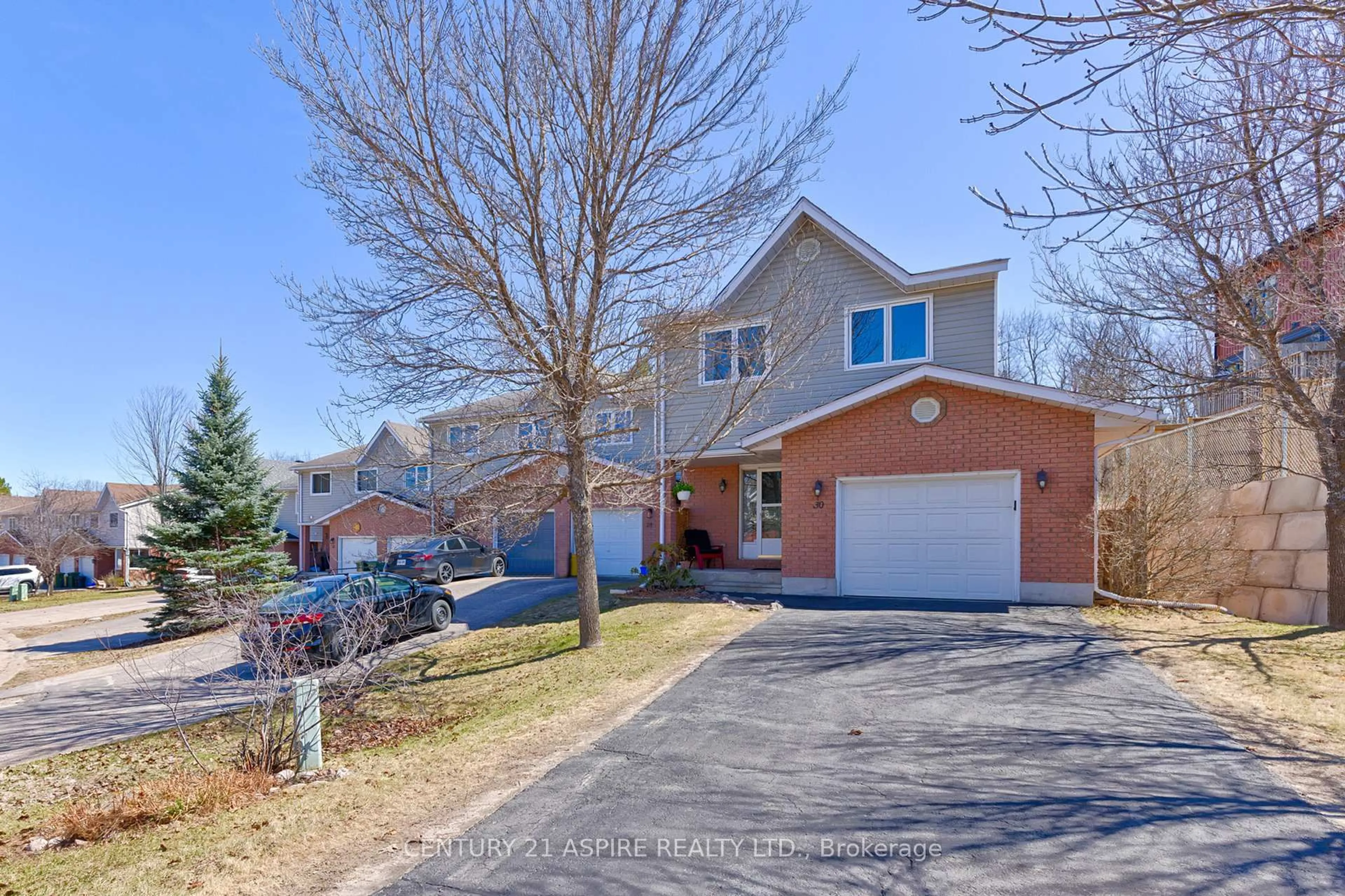 A pic from outside/outdoor area/front of a property/back of a property/a pic from drone, street for 30 Vermont Meadow, Petawawa Ontario K8H 3N4