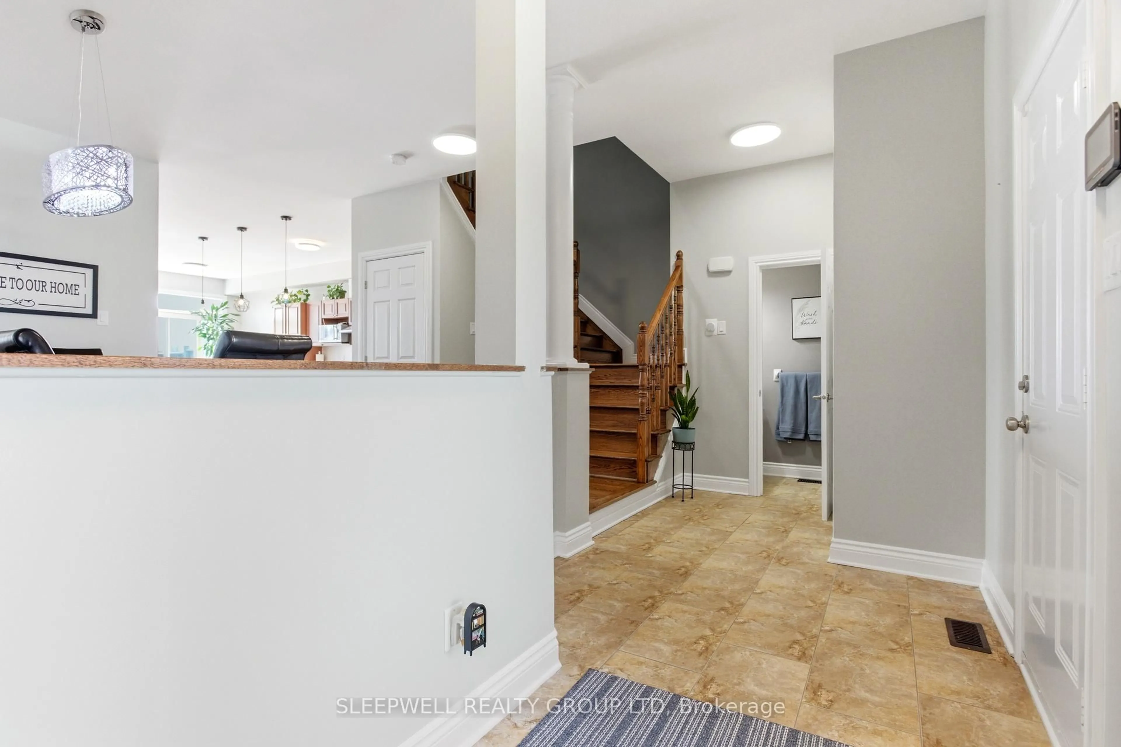 Indoor entryway for 6826 Breanna Cardill St, Greely Ontario K4P 0C1