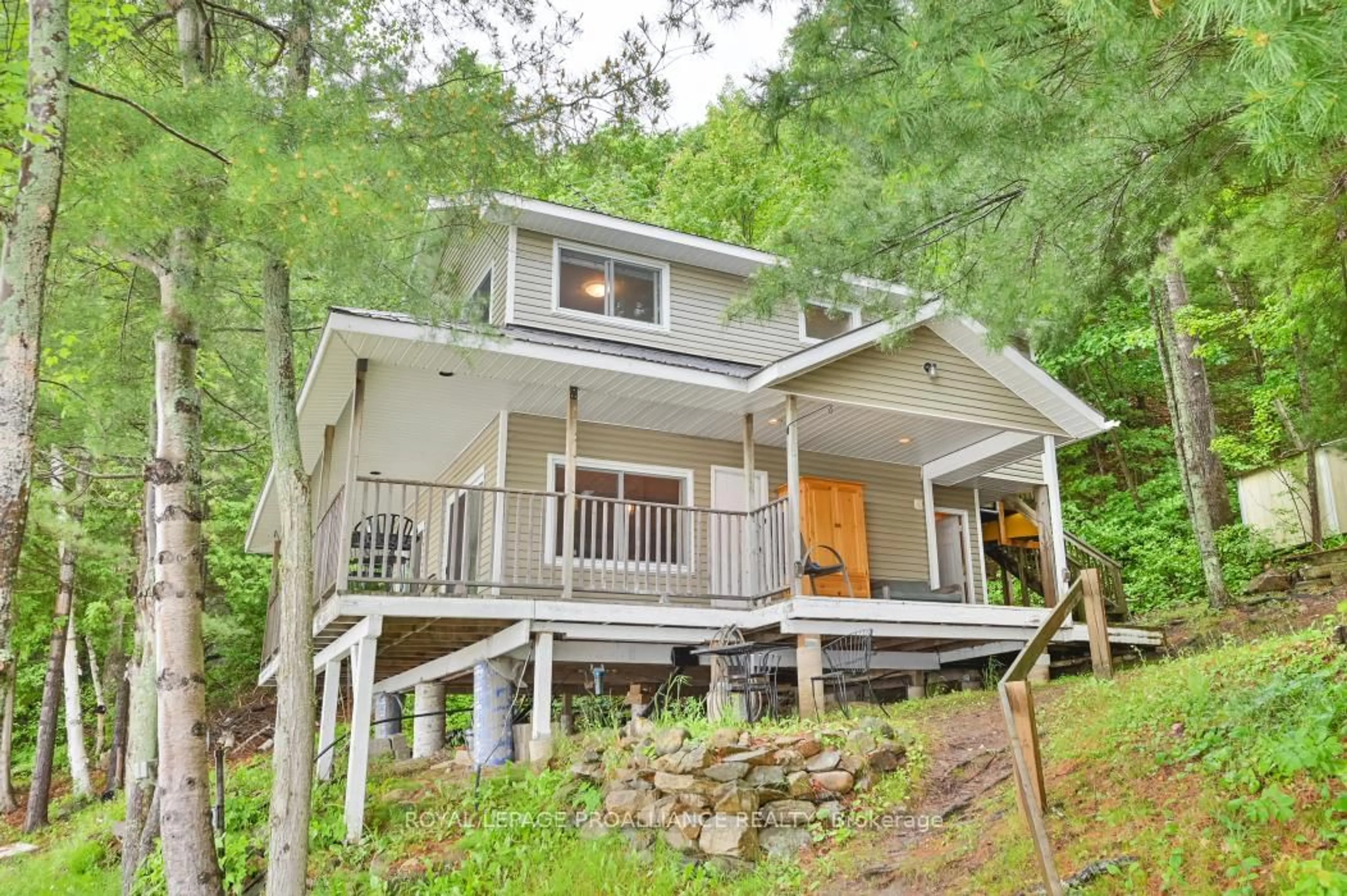 Home with vinyl exterior material, unknown for 10520 Mazinaw Lake Access, Cloyne Ontario K0H 1K0