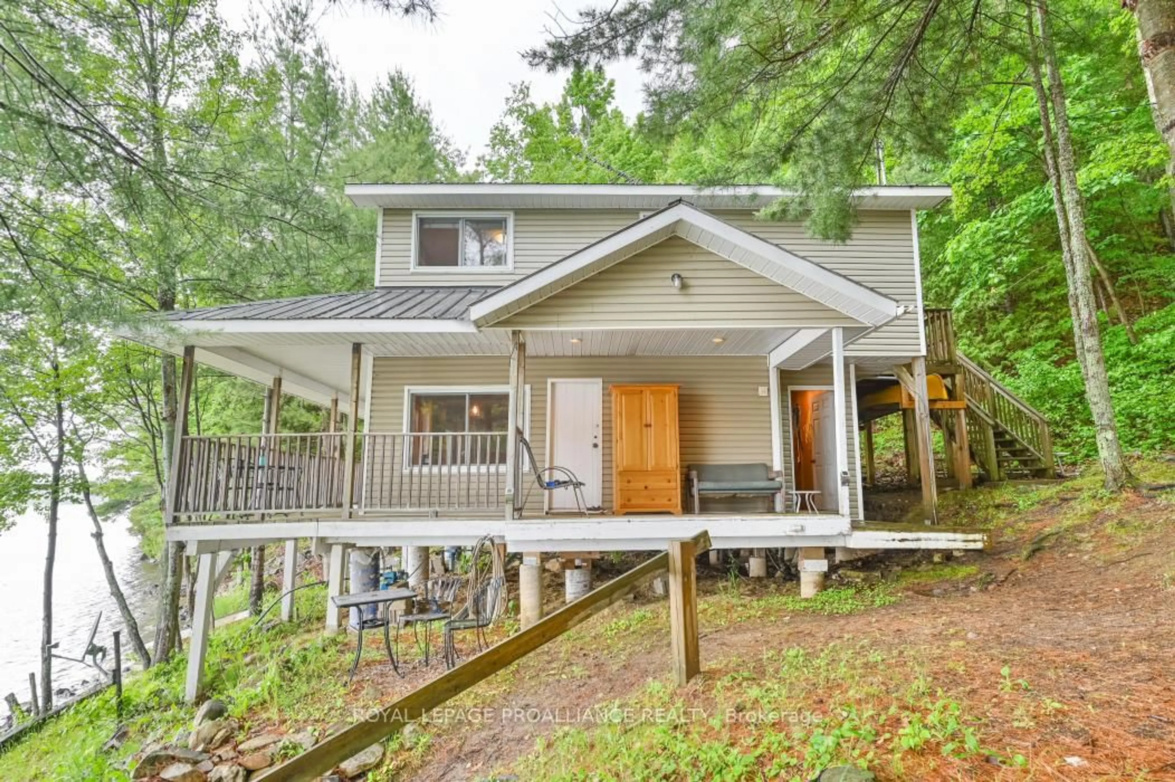 Home with vinyl exterior material, unknown for 10520 Mazinaw Lake Access, Cloyne Ontario K0H 1K0