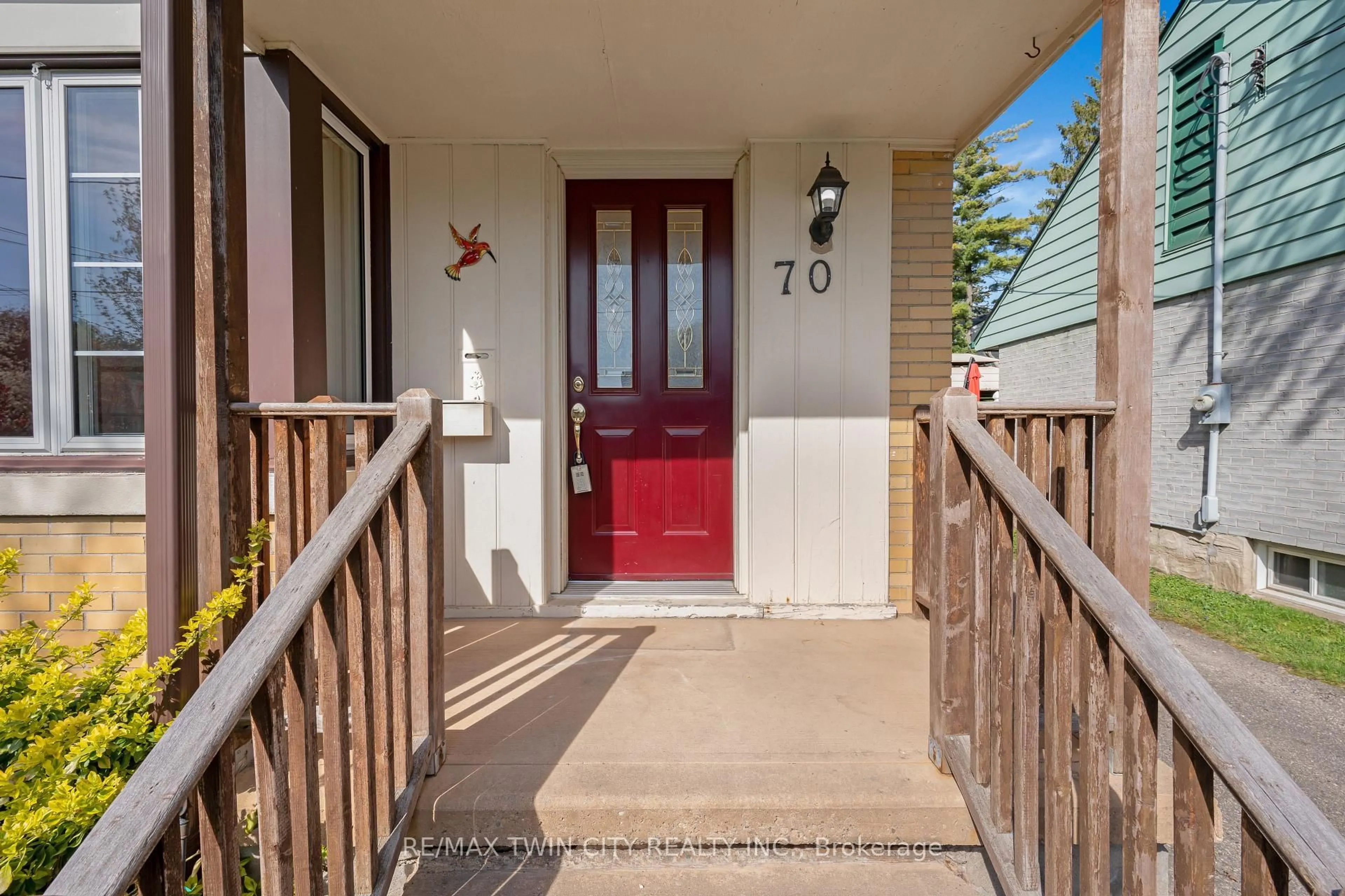 Indoor entryway for 70 Roxborough Ave, Kitchener Ontario N2M 1P7