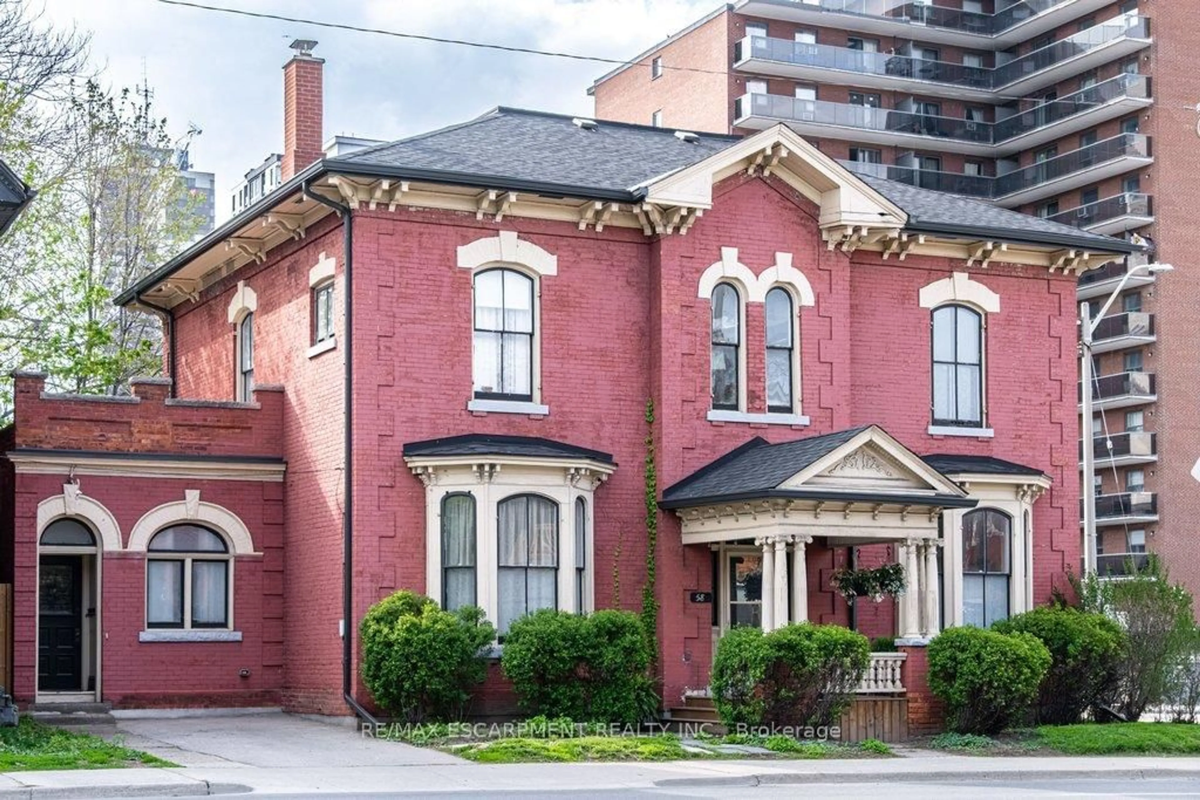 Home with brick exterior material, street for 58 Wellington St, Hamilton Ontario L8N 2R1