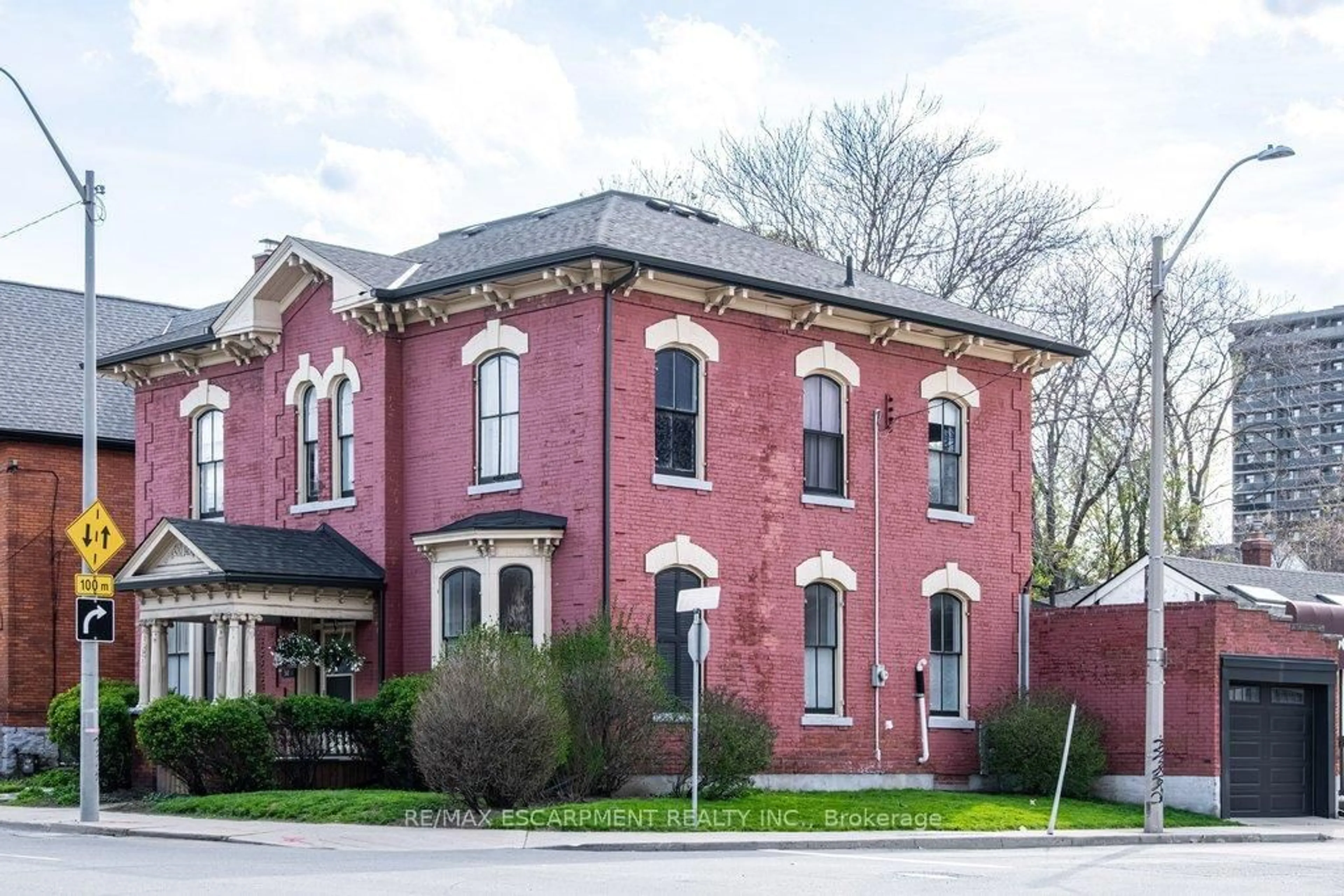 Home with brick exterior material, building for 58 Wellington St, Hamilton Ontario L8N 2R1