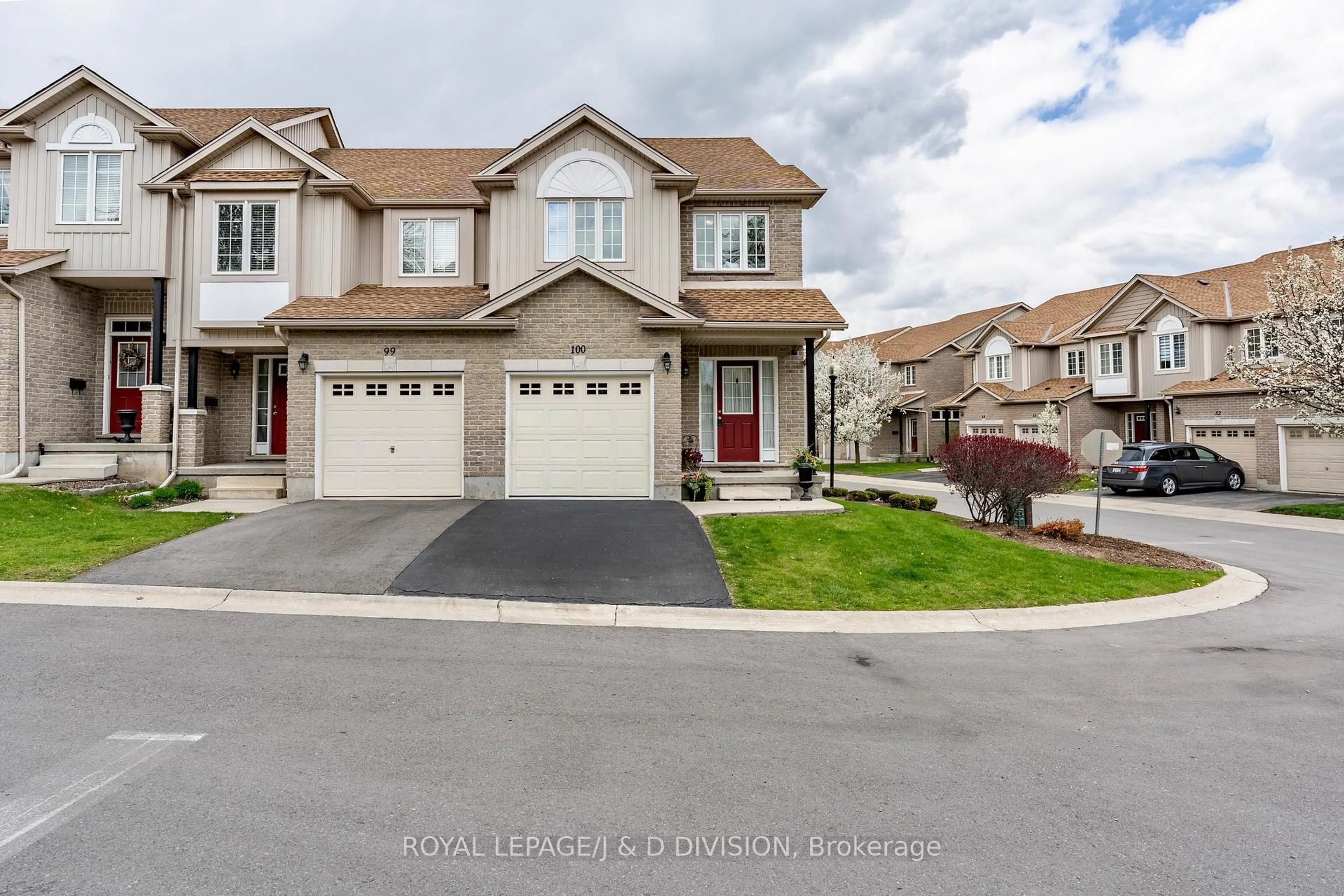A pic from outside/outdoor area/front of a property/back of a property/a pic from drone, street for 105 Pinnacle Dr #100, Kitchener Ontario N2P 1B8