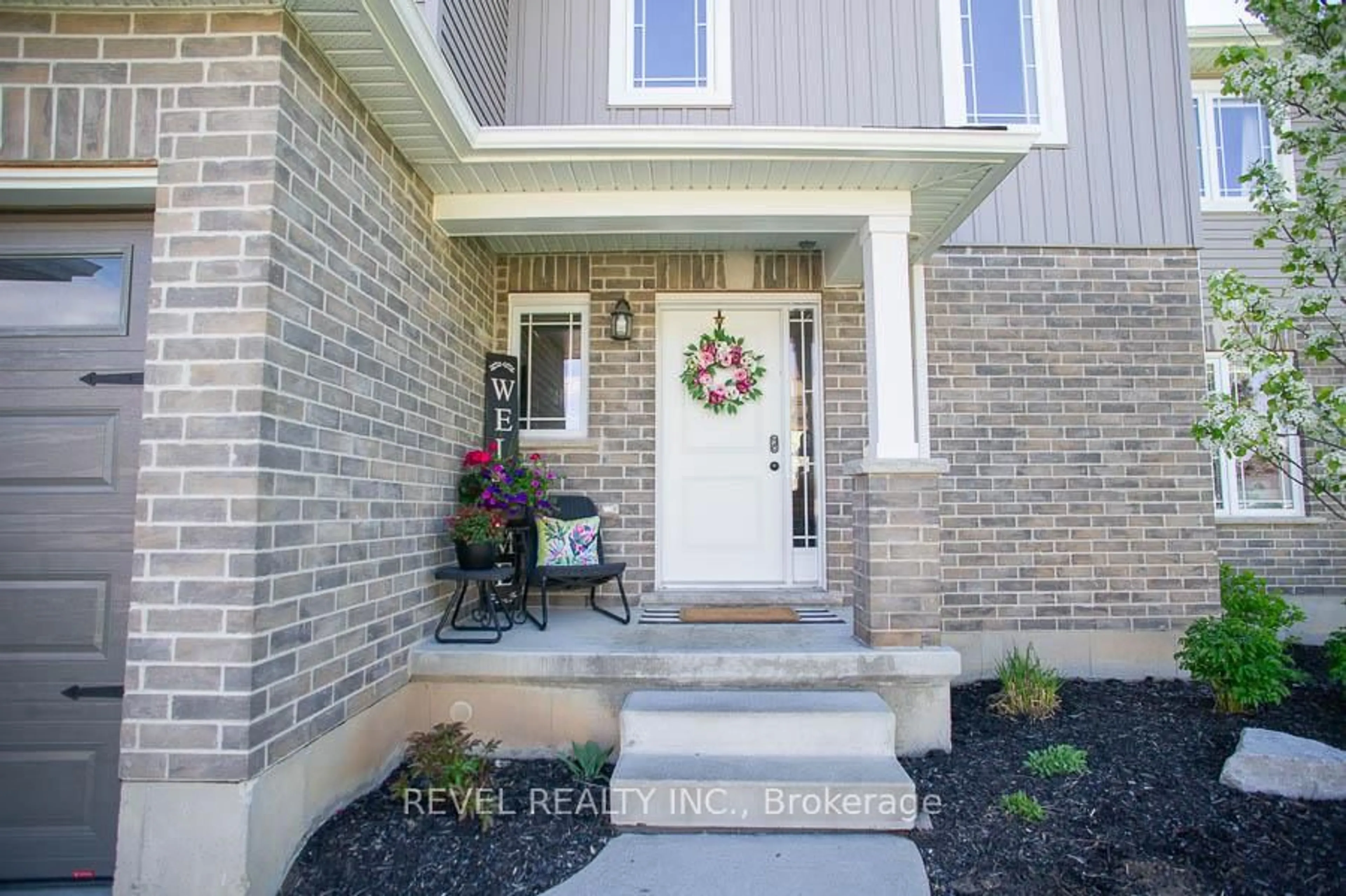 Indoor entryway for 19 Muma St, Blandford-Blenheim Ontario N0J 1G0