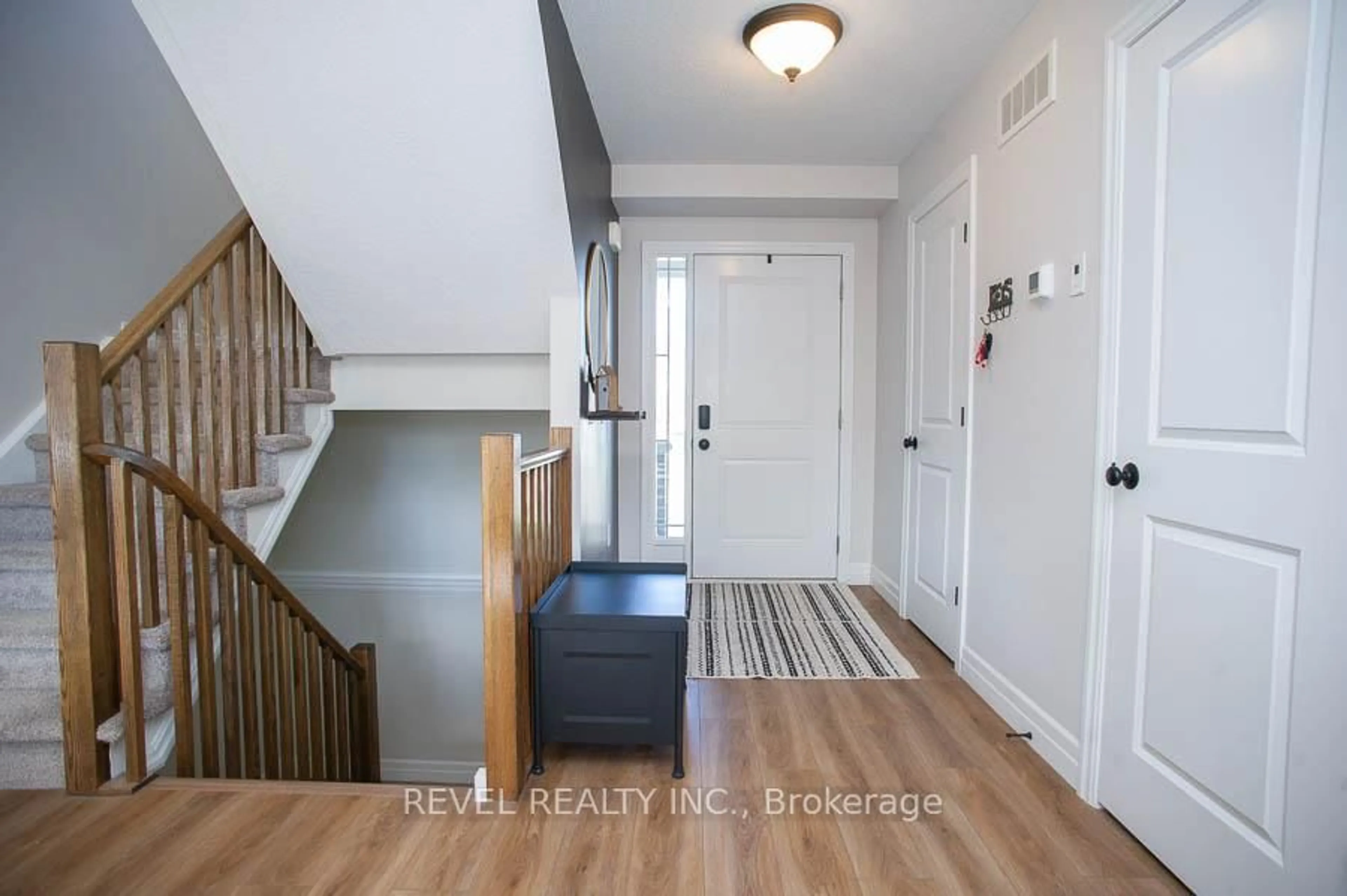 Indoor entryway for 19 Muma St, Blandford-Blenheim Ontario N0J 1G0