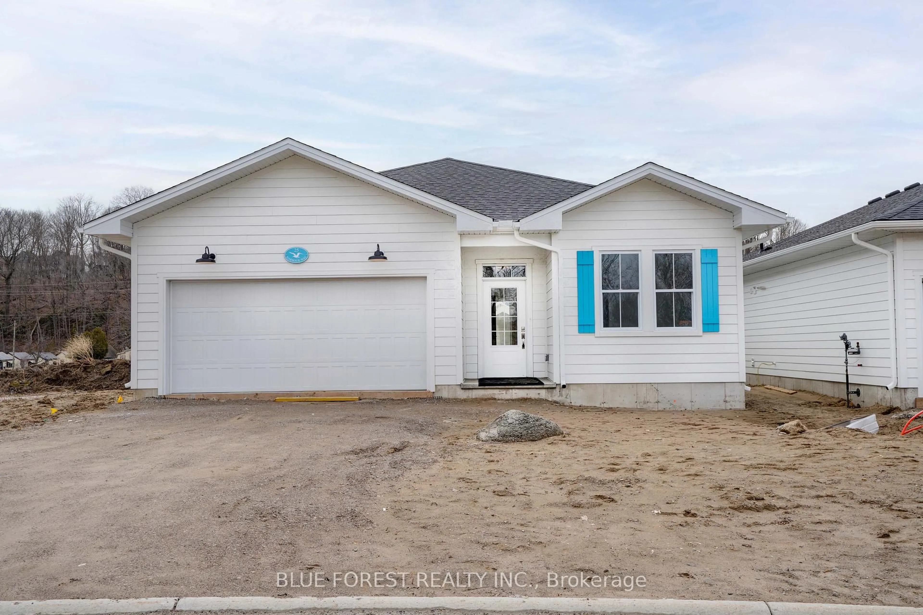 Home with vinyl exterior material, street for 25 Harbour Way, Central Elgin Ontario N5L 1C5