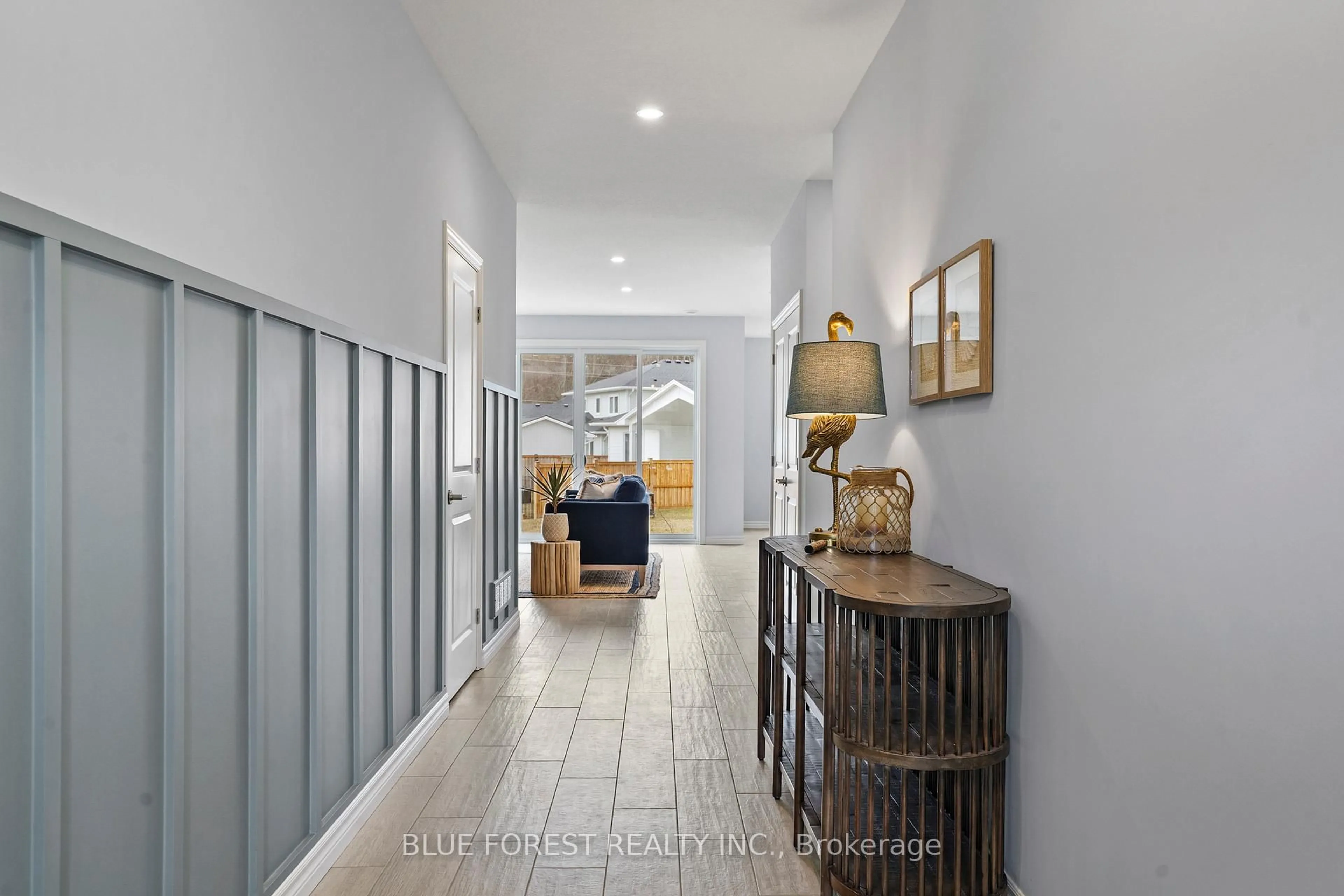 Indoor entryway for 25 Harbour Way, Central Elgin Ontario N5L 1C5