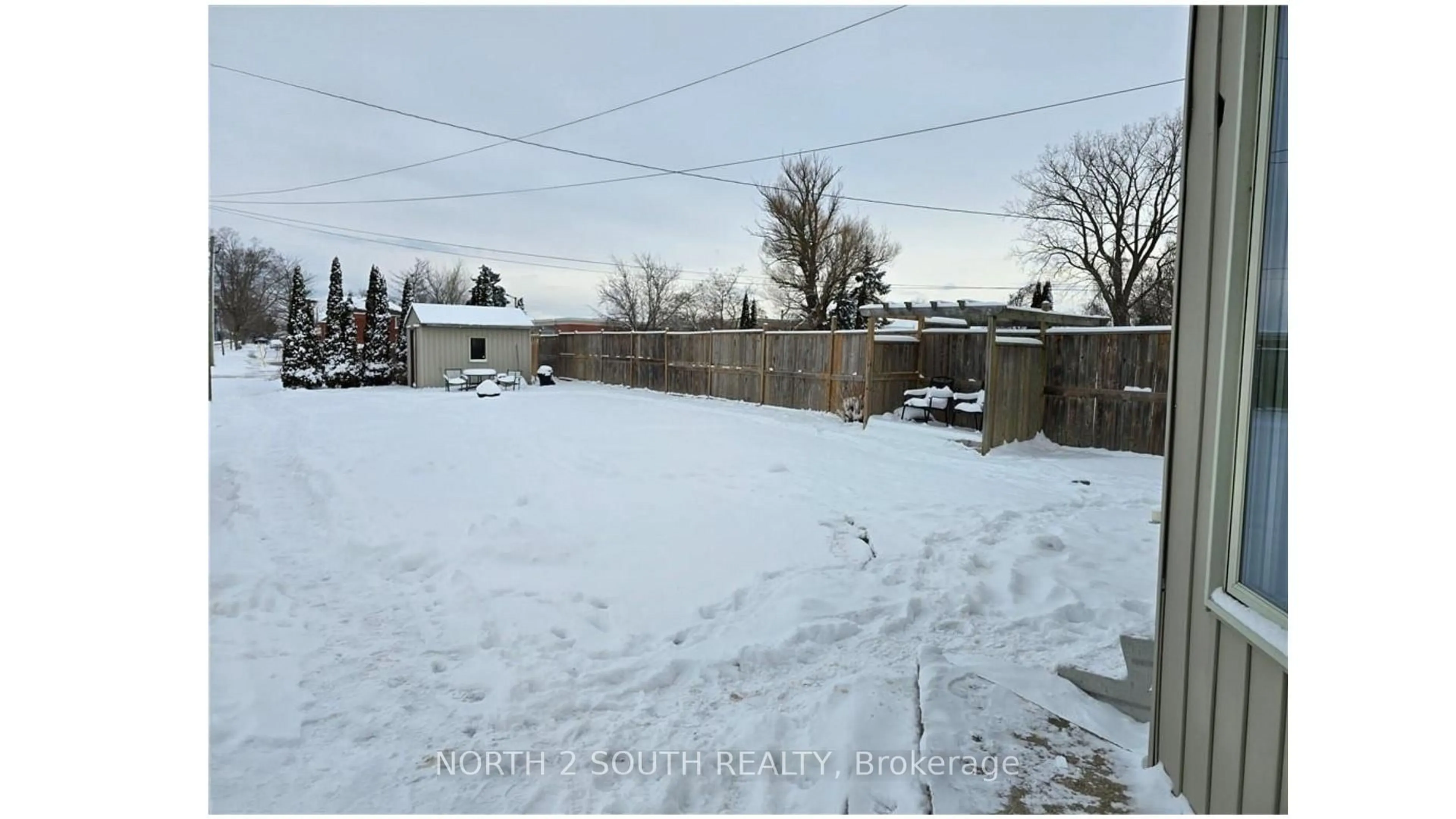 A pic from outside/outdoor area/front of a property/back of a property/a pic from drone, street for 189 Townline St, Norfolk Ontario N0E 1P0