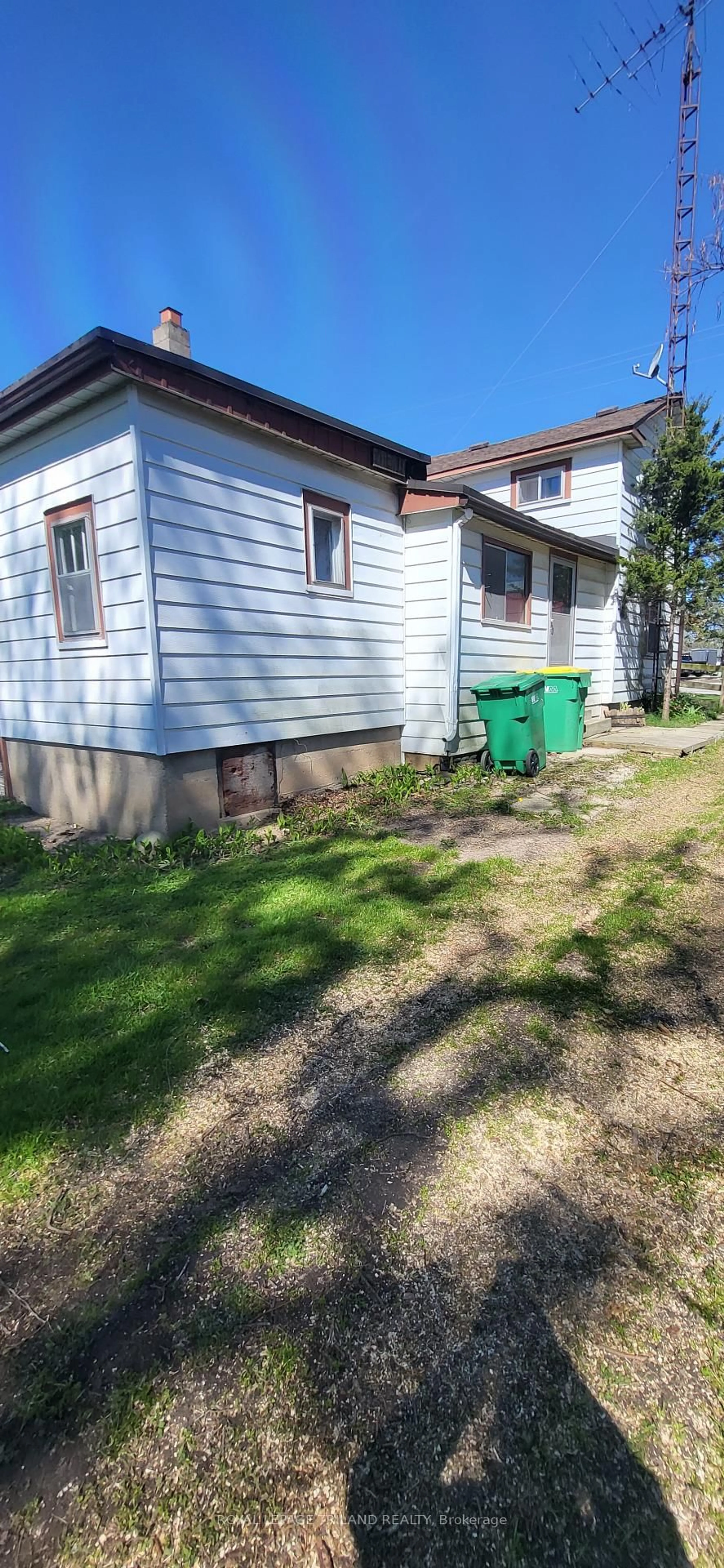 A pic from outside/outdoor area/front of a property/back of a property/a pic from drone, street for 6561 Longwoods Rd, Southwest Middlesex Ontario N0L 1T0