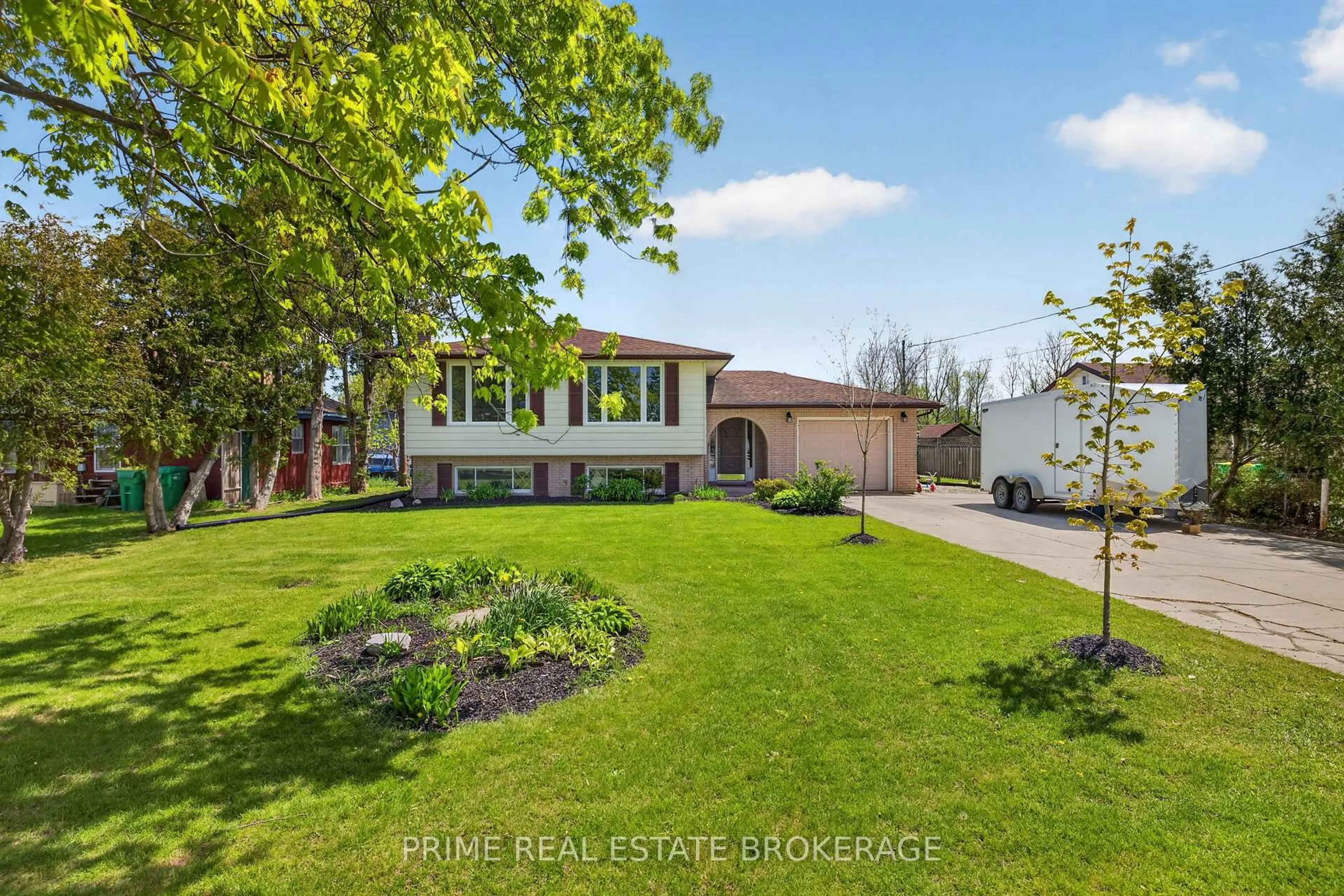 A pic from outside/outdoor area/front of a property/back of a property/a pic from drone, street for 273 Appin Rd, Southwest Middlesex Ontario N0L 1M0