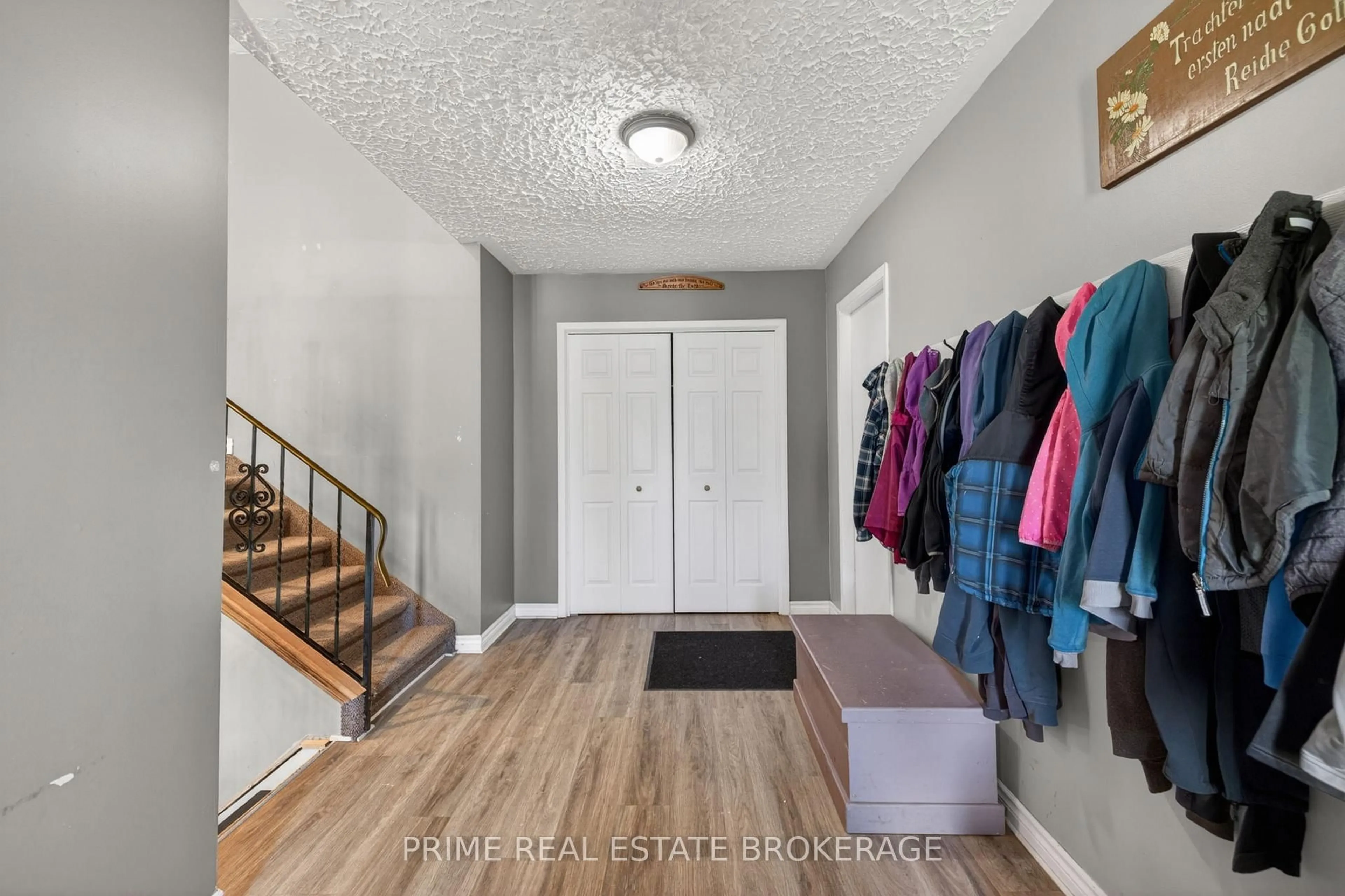 Indoor entryway for 273 Appin Rd, Southwest Middlesex Ontario N0L 1M0