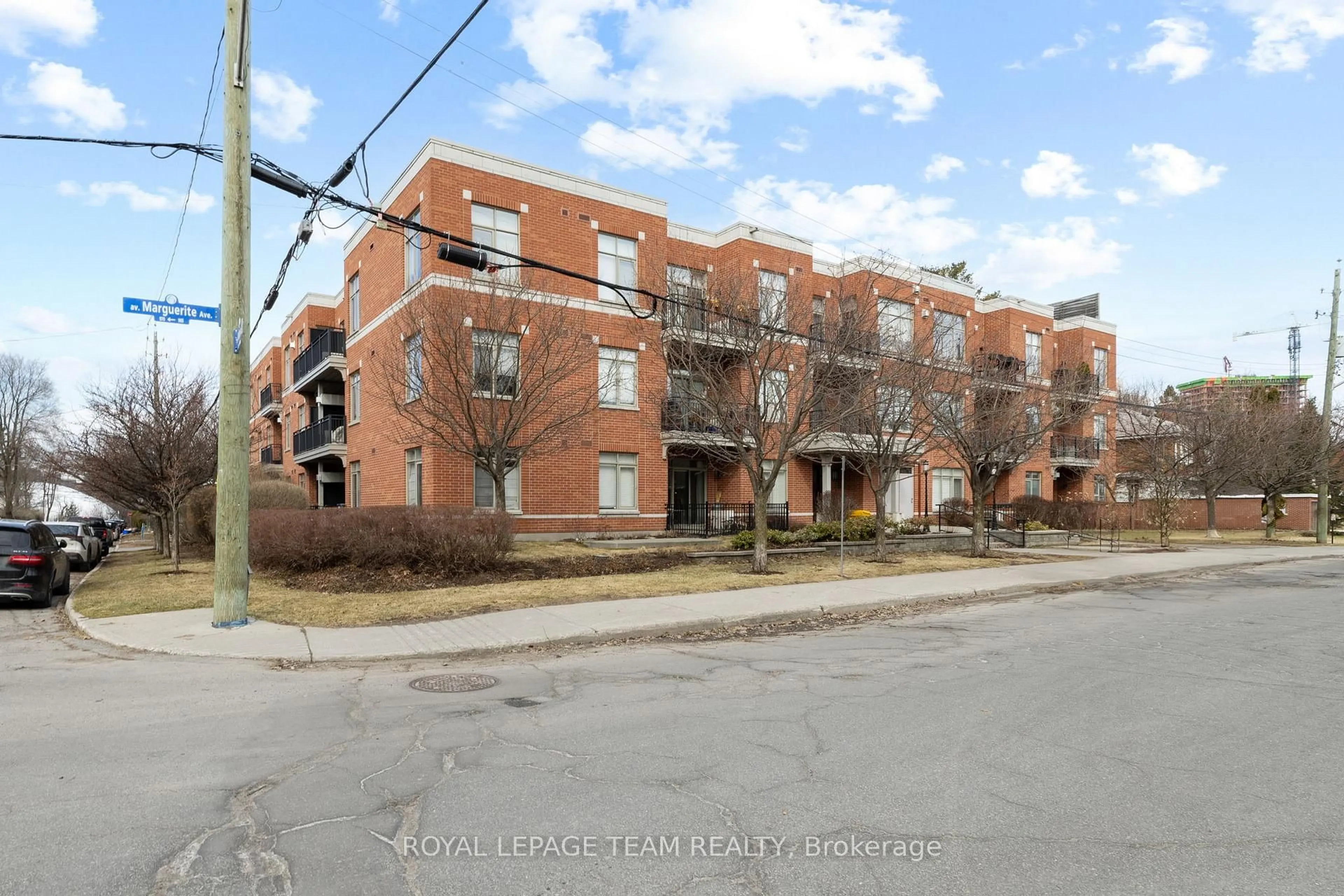Unknown for 950 Marguerite Ave #212, Ottawa Ontario K1K 3T8