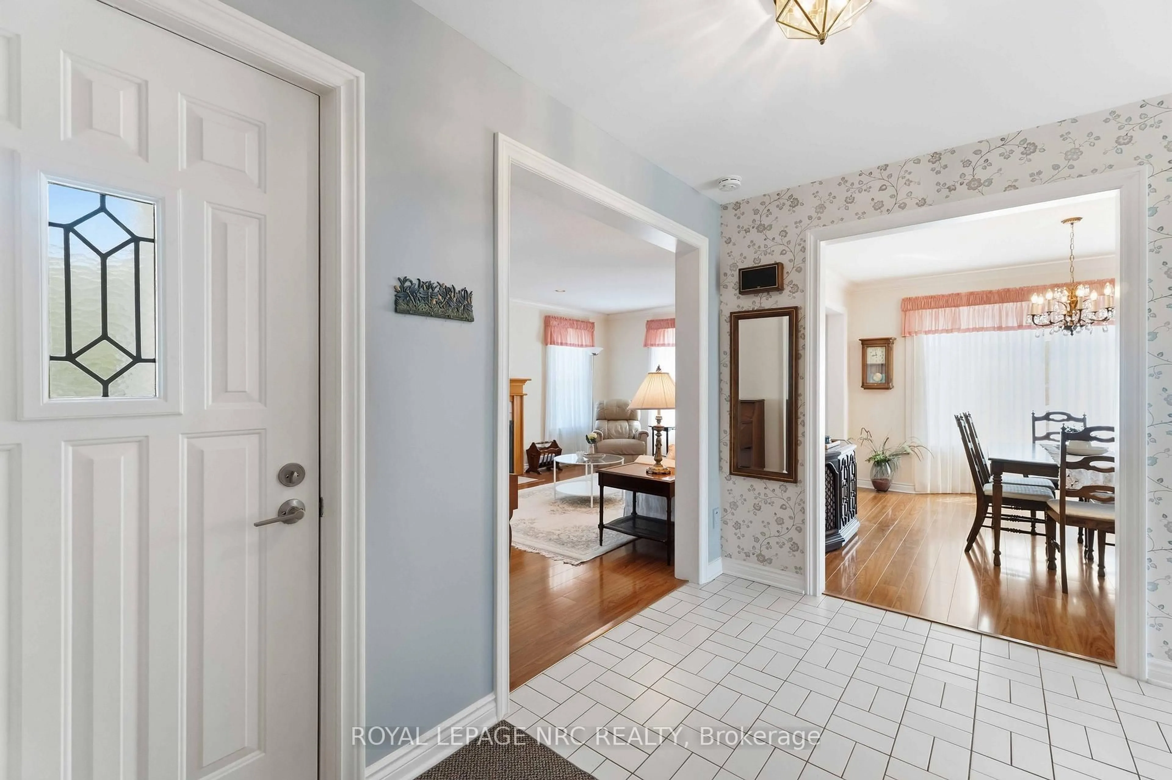 Indoor entryway for 80 Melissa Cres, Welland Ontario L3C 6N9