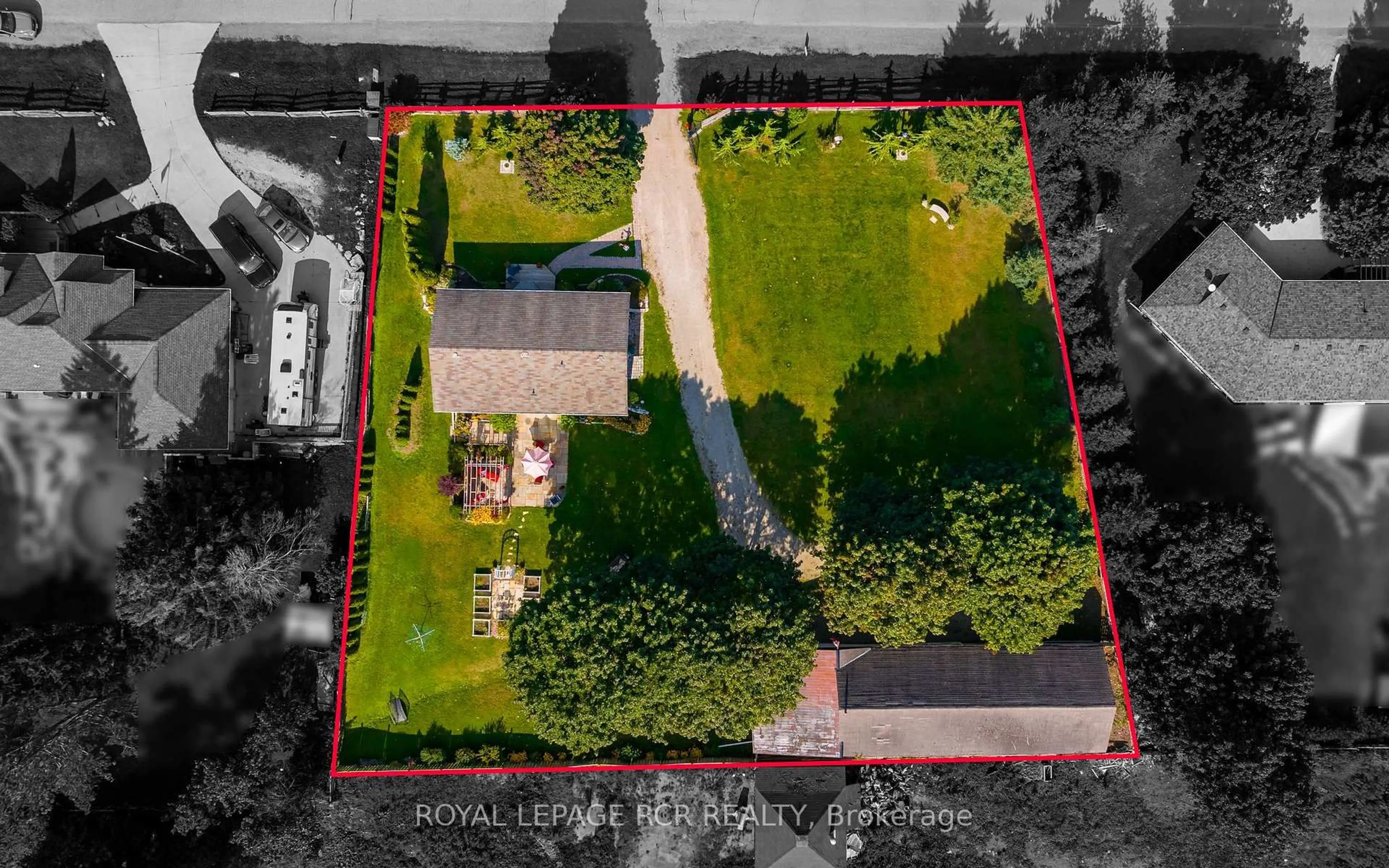 A pic from outside/outdoor area/front of a property/back of a property/a pic from drone, street for 16 Barbour Dr, Erin Ontario N0B 1Z0