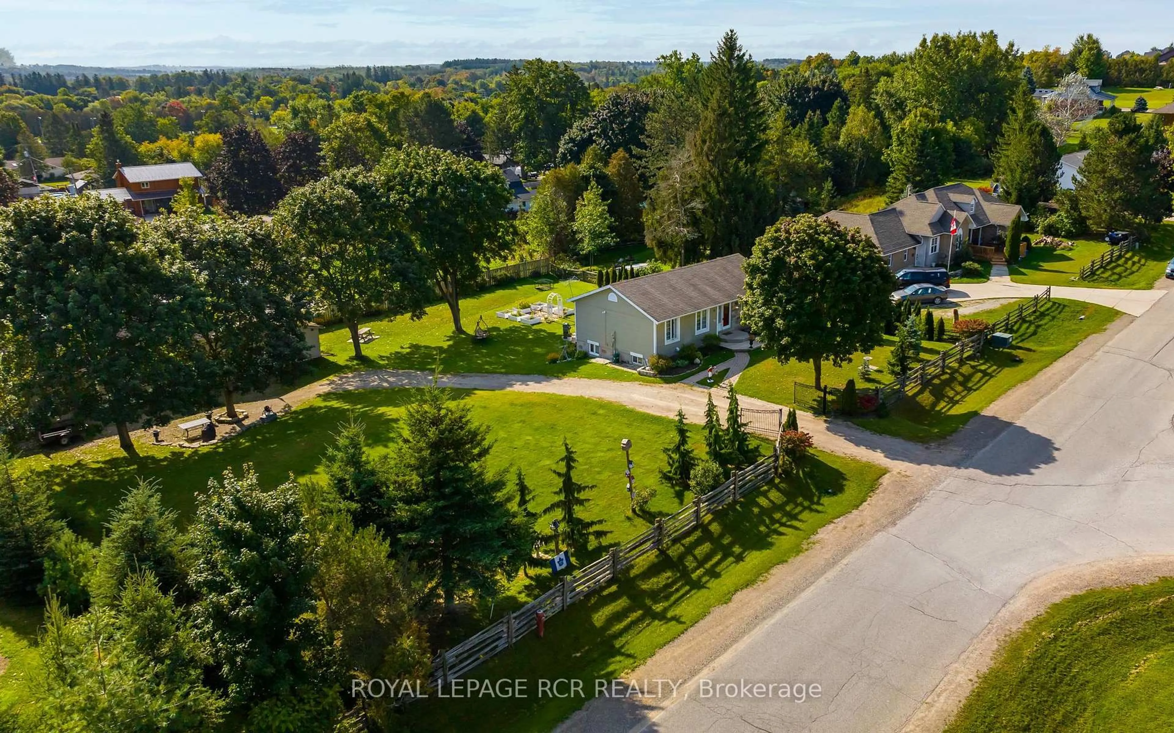 A pic from outside/outdoor area/front of a property/back of a property/a pic from drone, water/lake/river/ocean view for 16 Barbour Dr, Erin Ontario N0B 1Z0