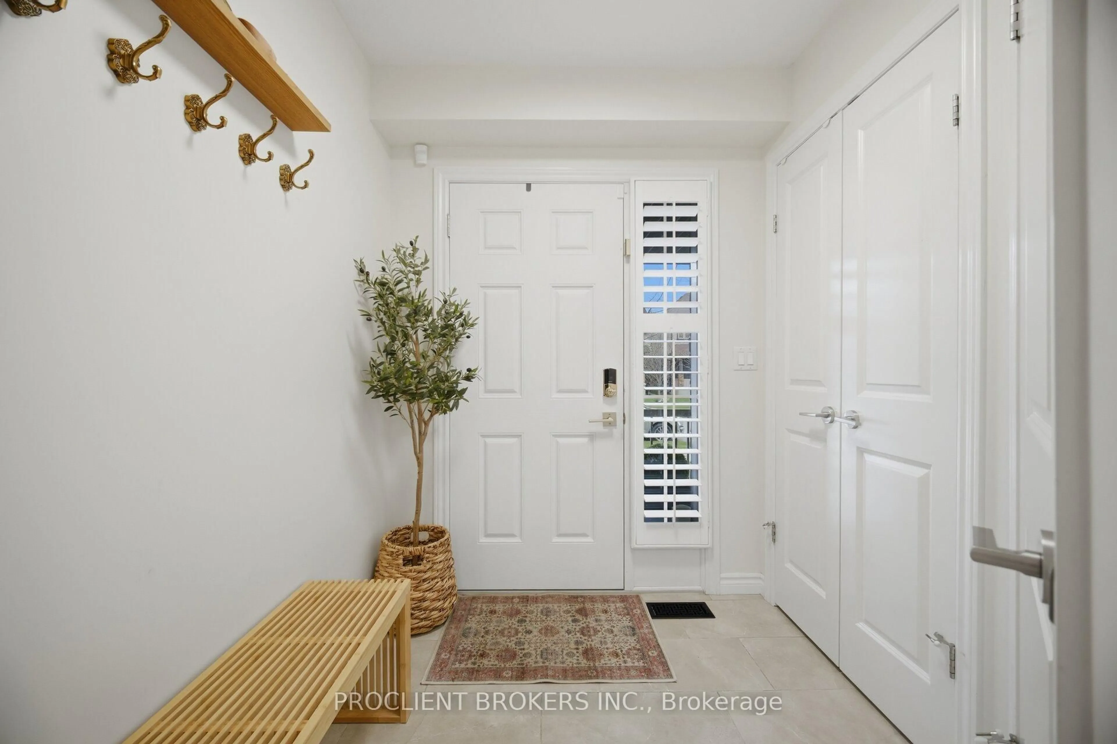 Indoor entryway for 147 Couling Cres, Guelph Ontario N1H 6J1