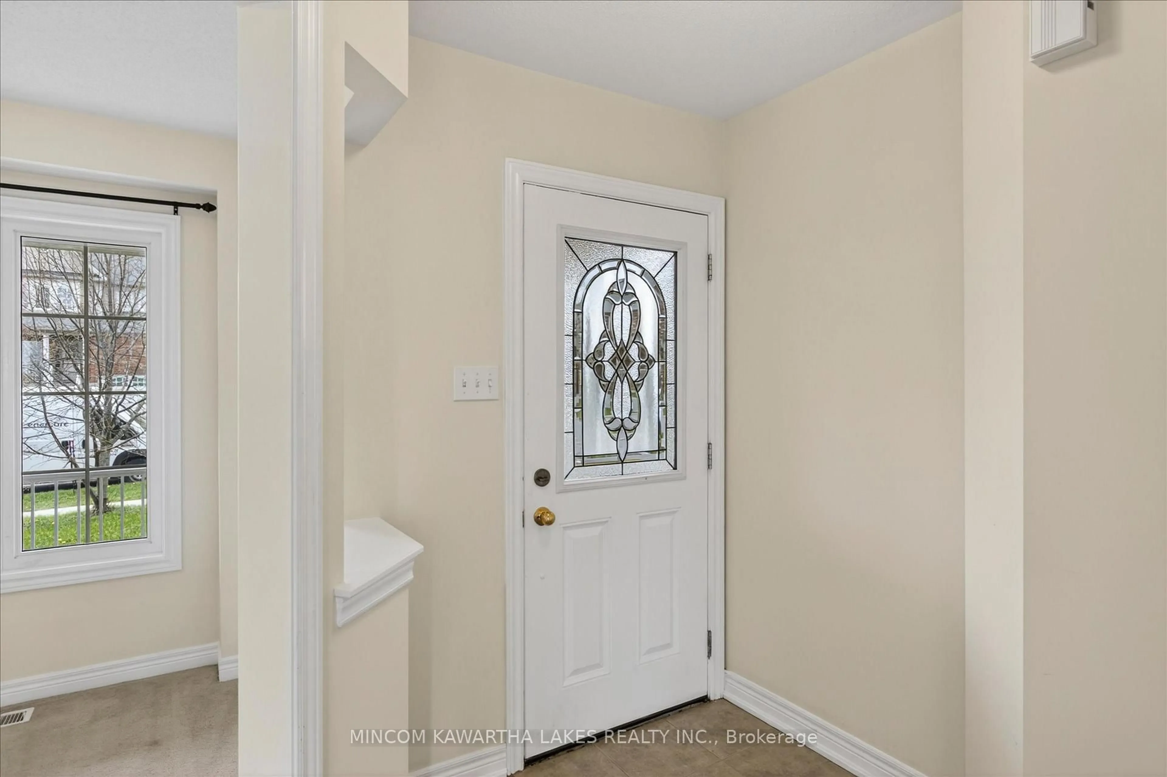 Indoor entryway for 110 Farrier Cres, Peterborough Ontario K9H 0A5