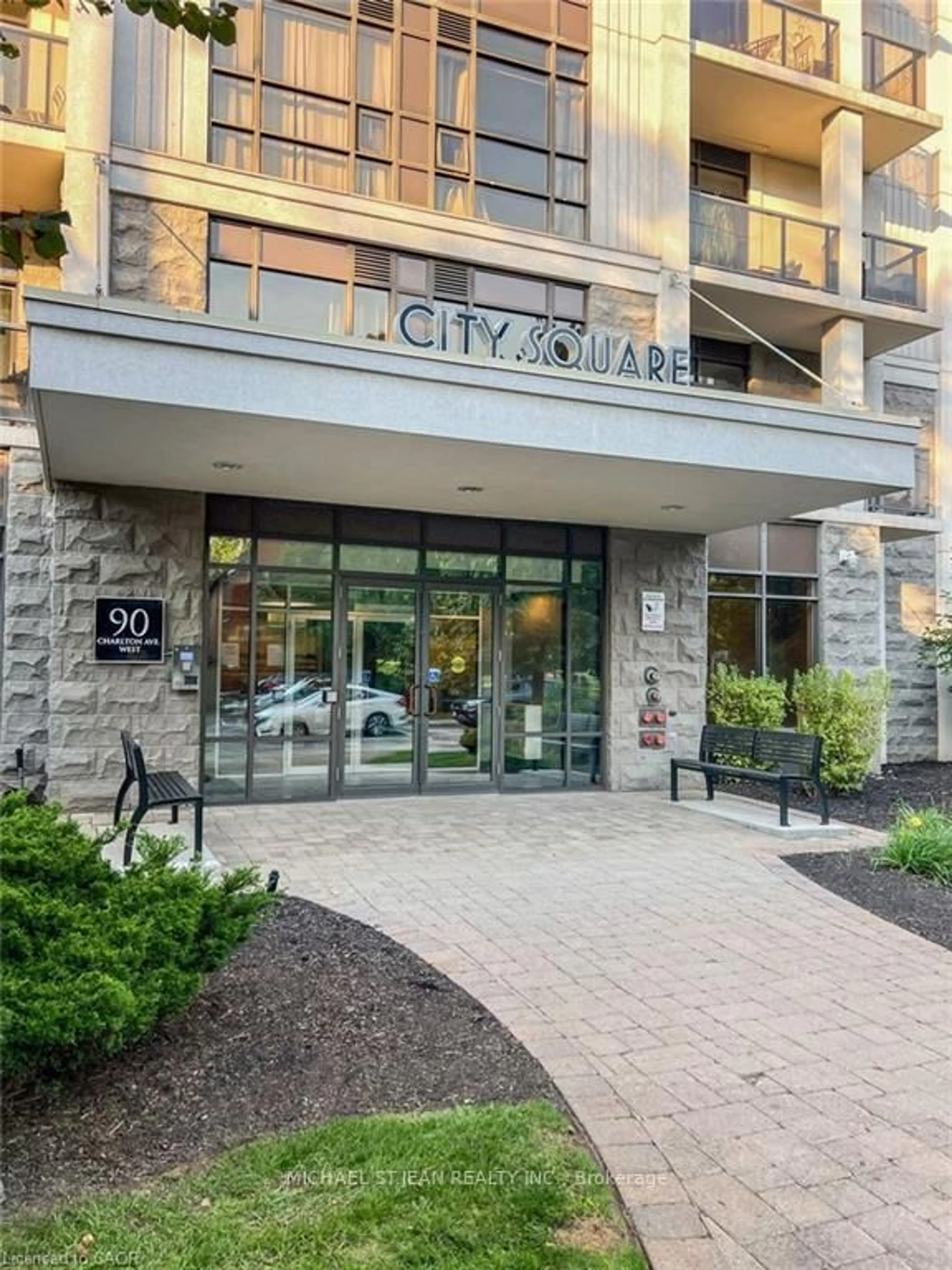 Indoor entryway for 90 Charlton Ave #801, Hamilton Ontario L8P 0B4